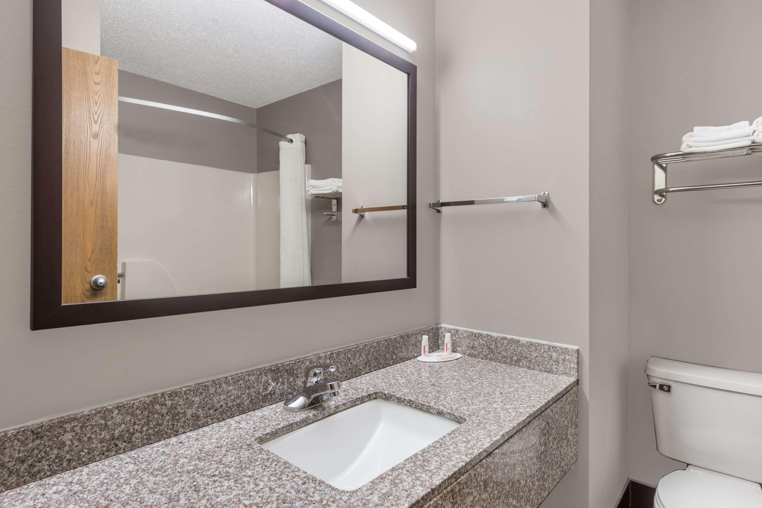 Super 8 By Wyndham West Plains
