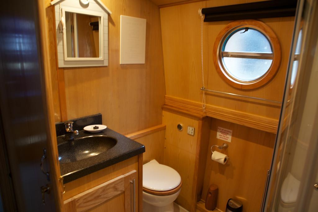 Houseboat Hotels - Hotel Boat