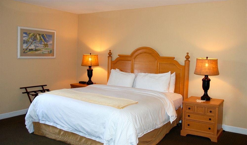 Inn On The Lakes by null