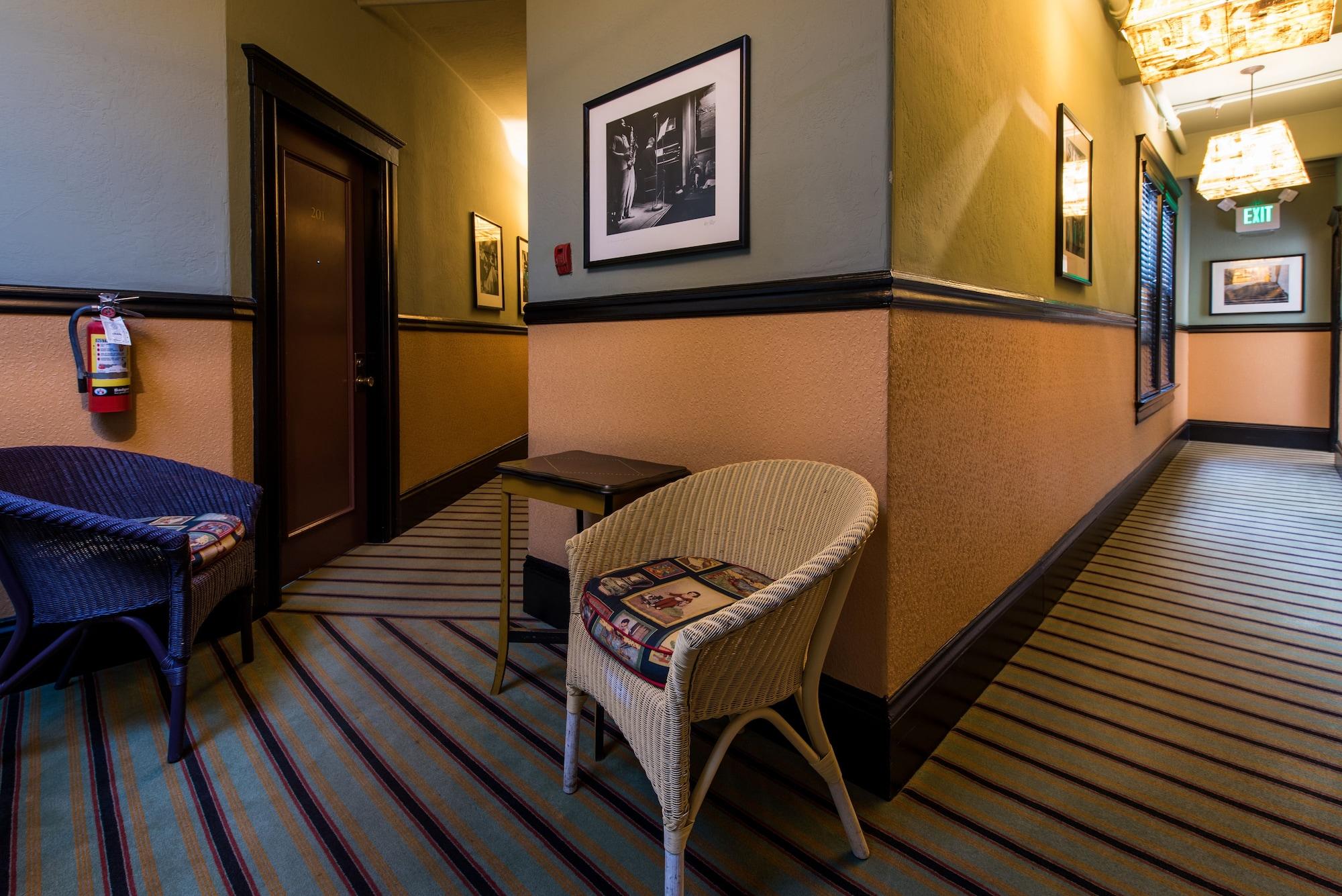 Hotel Boheme by null