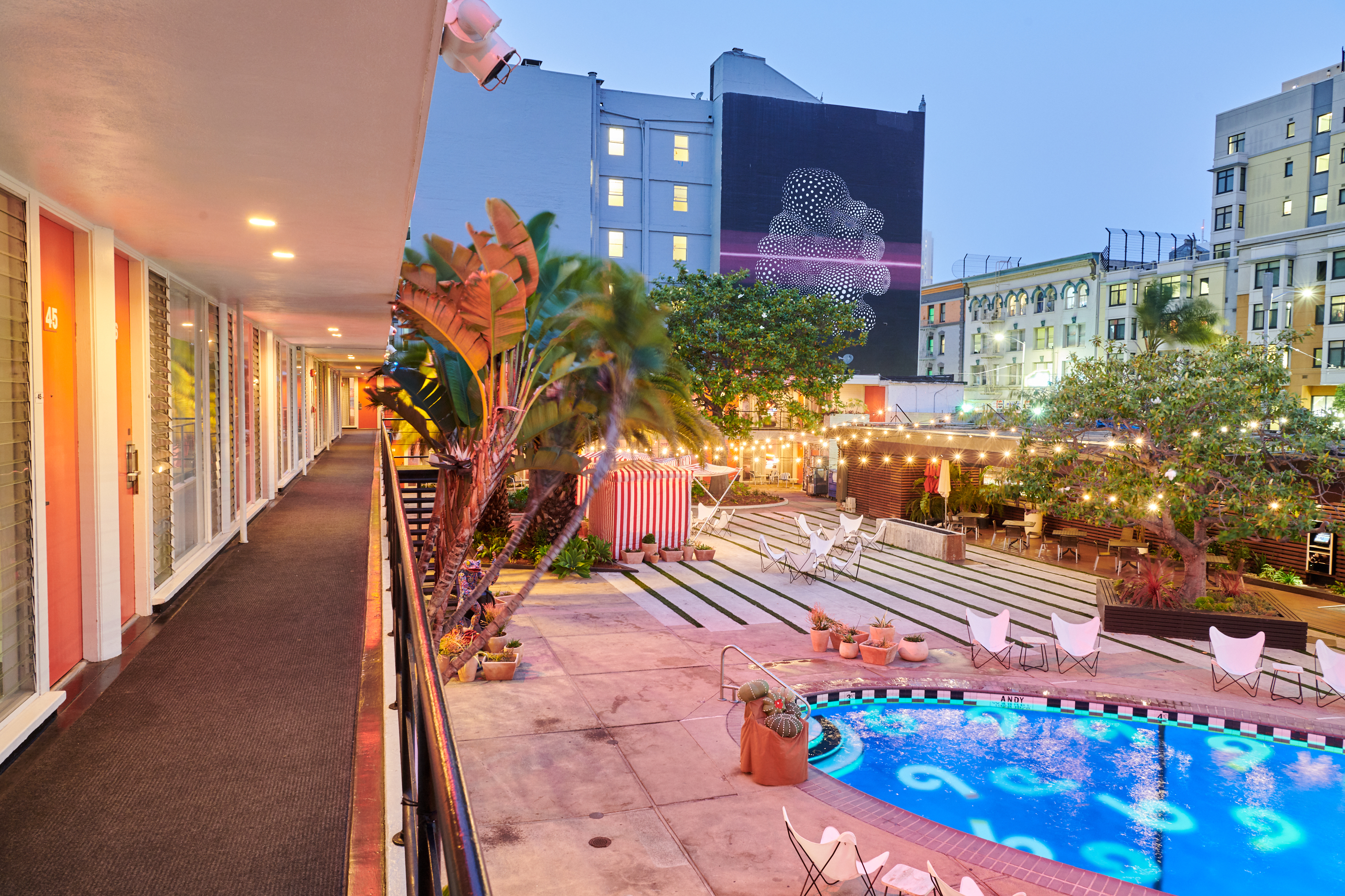 Phoenix Hotel by null