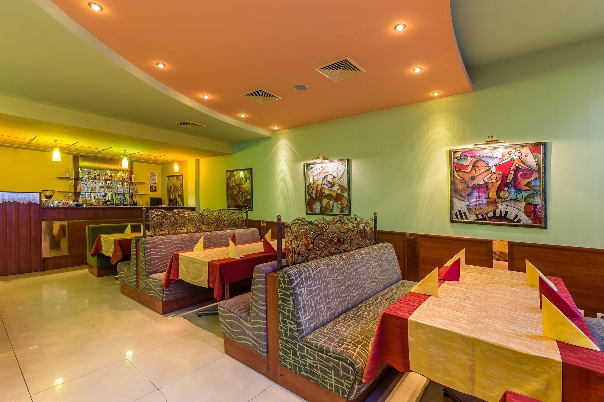 Hotel Elegance by null