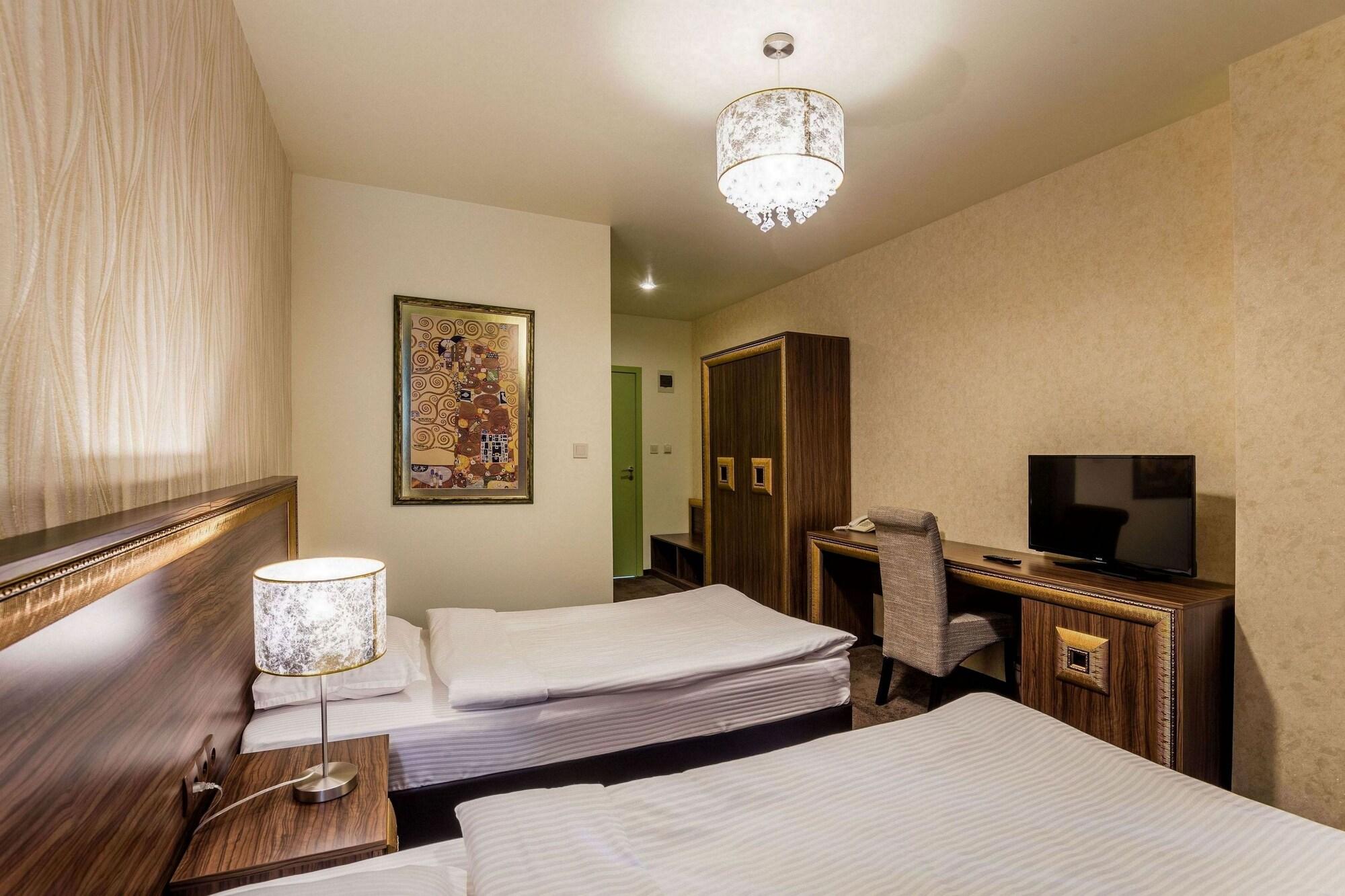 Hotel Elegance by null