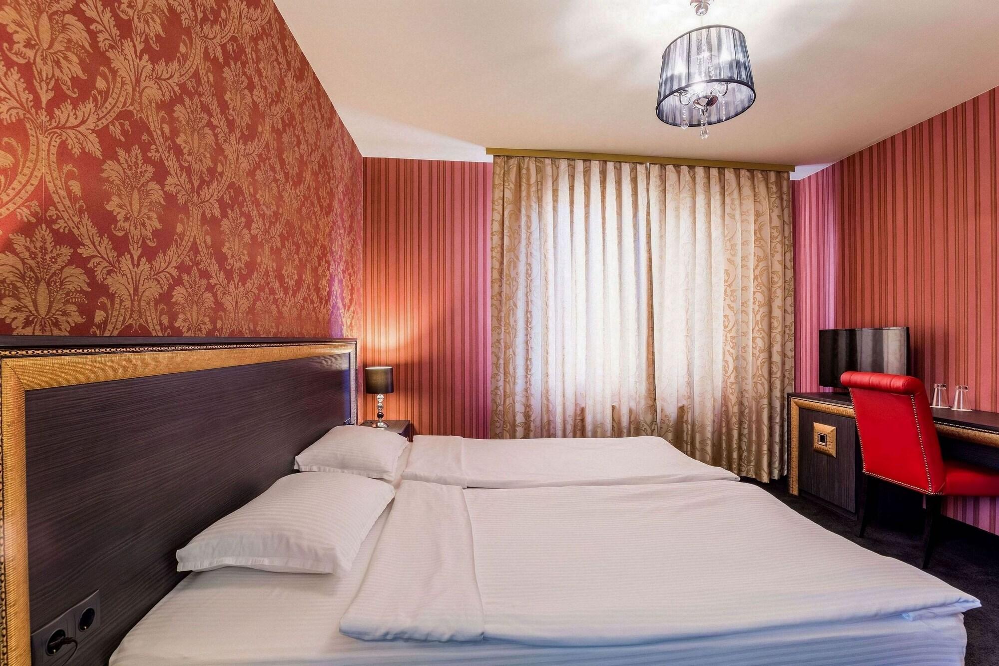 Hotel Elegance by null