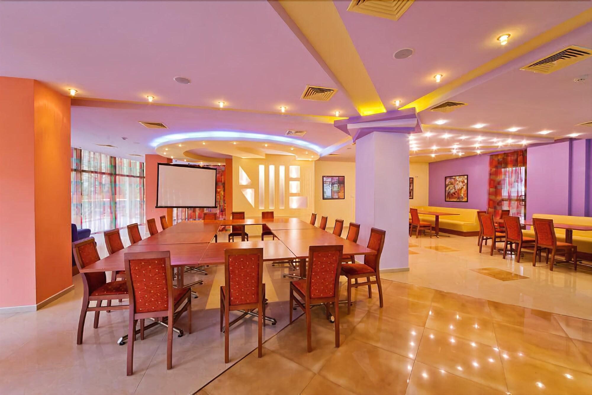 Hotel Elegance by null