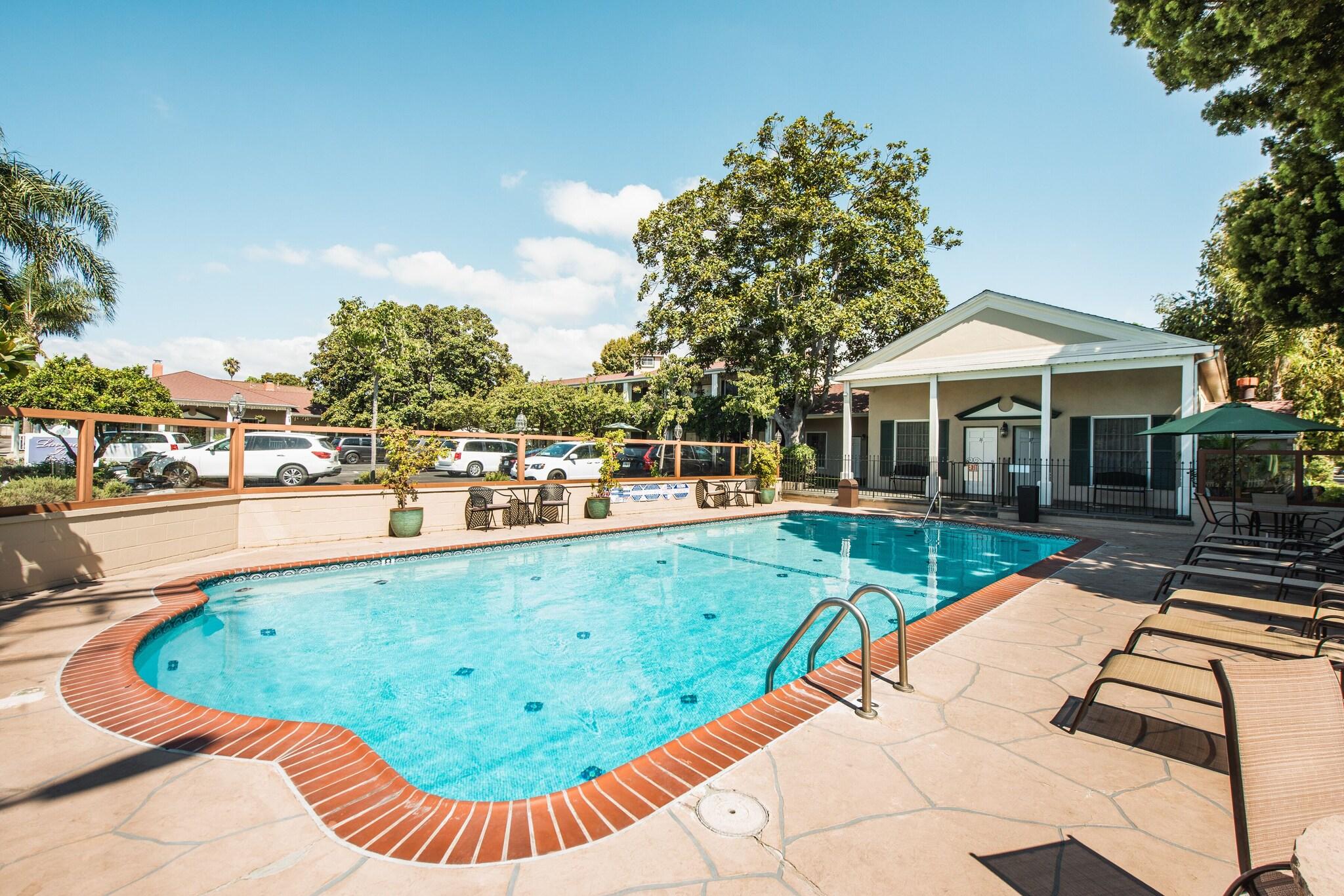 Lavender Inn by the Sea by null