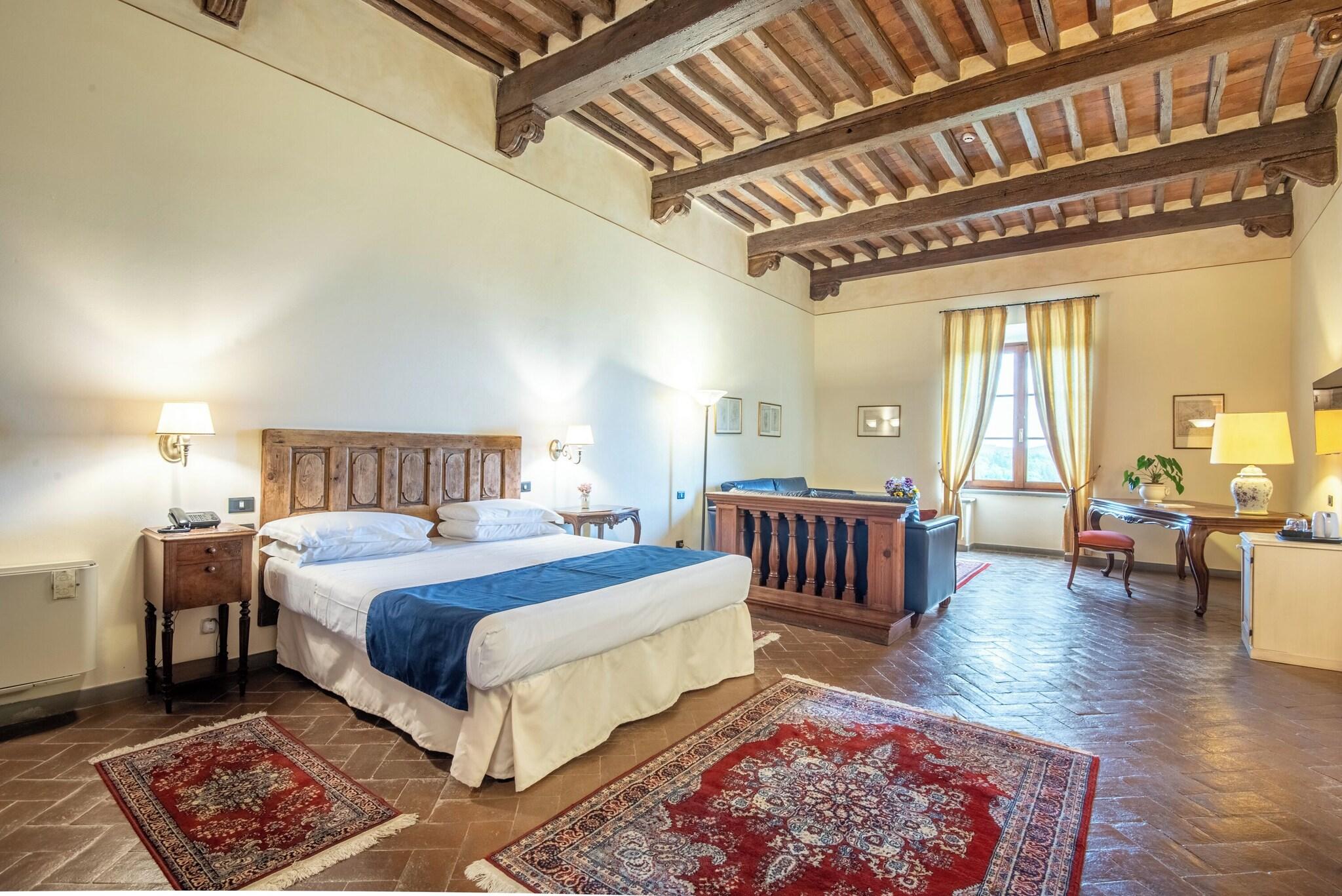 Hotel Palazzo Squarcialupi - La Castellina by null