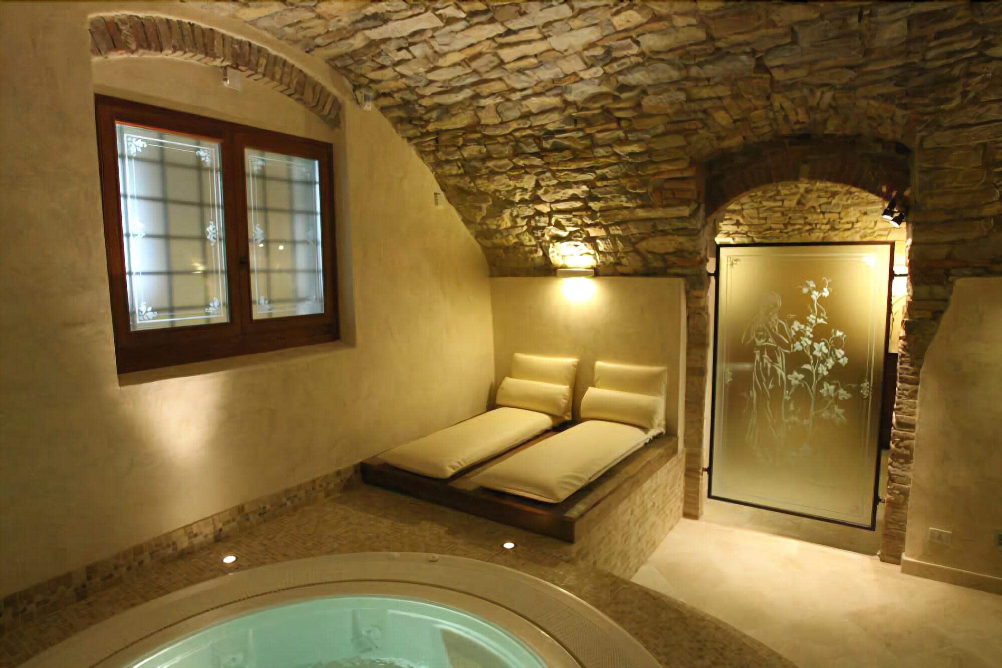 Hotel Palazzo Squarcialupi - La Castellina by null
