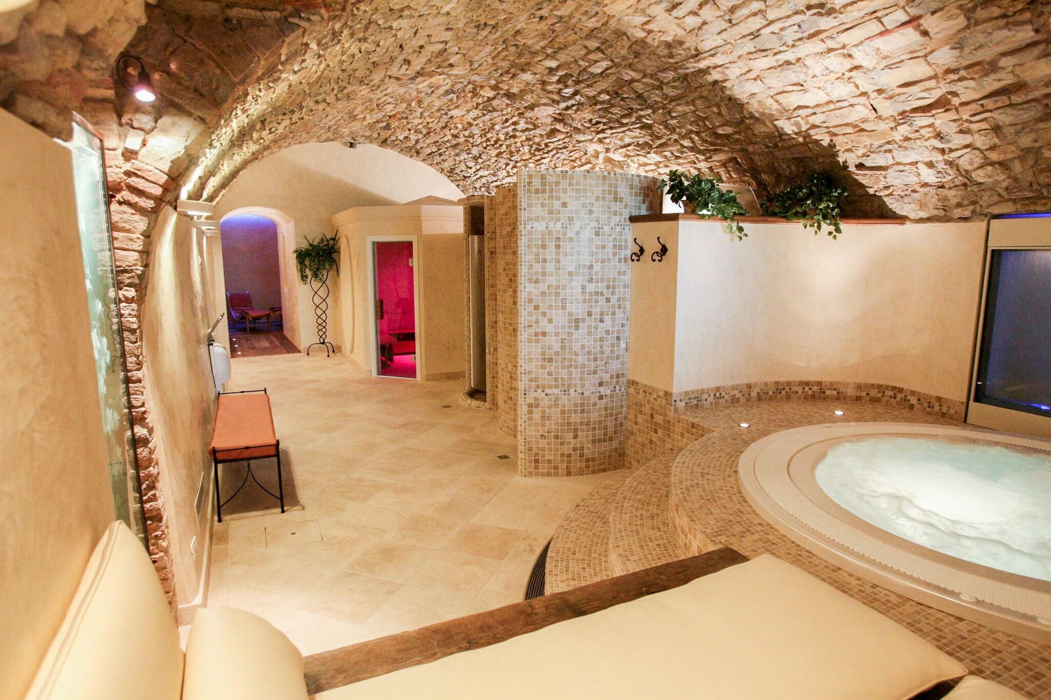 Hotel Palazzo Squarcialupi - La Castellina by null