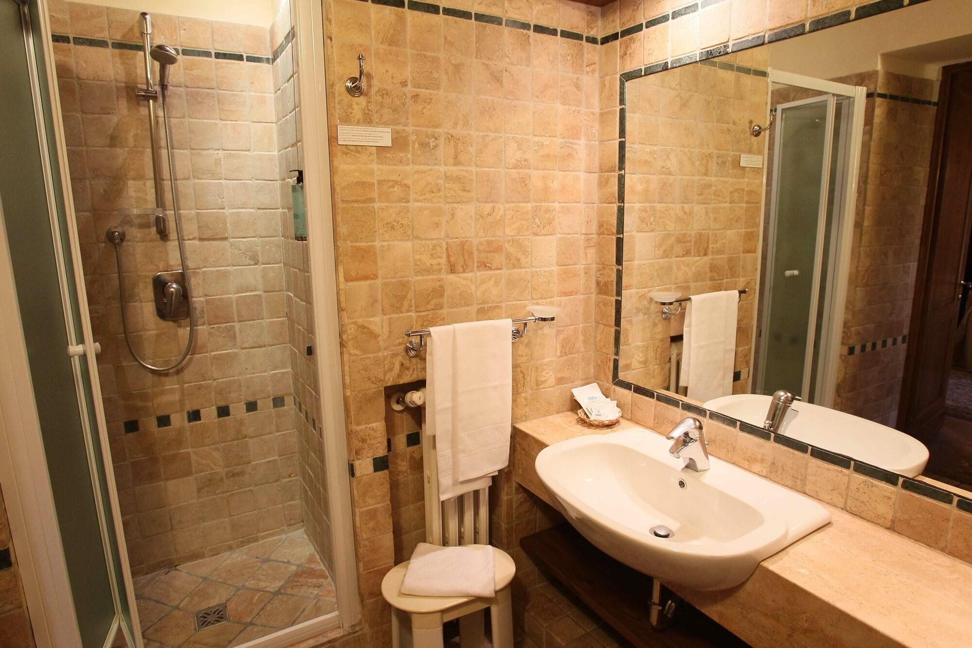 Hotel Palazzo Squarcialupi - La Castellina by null
