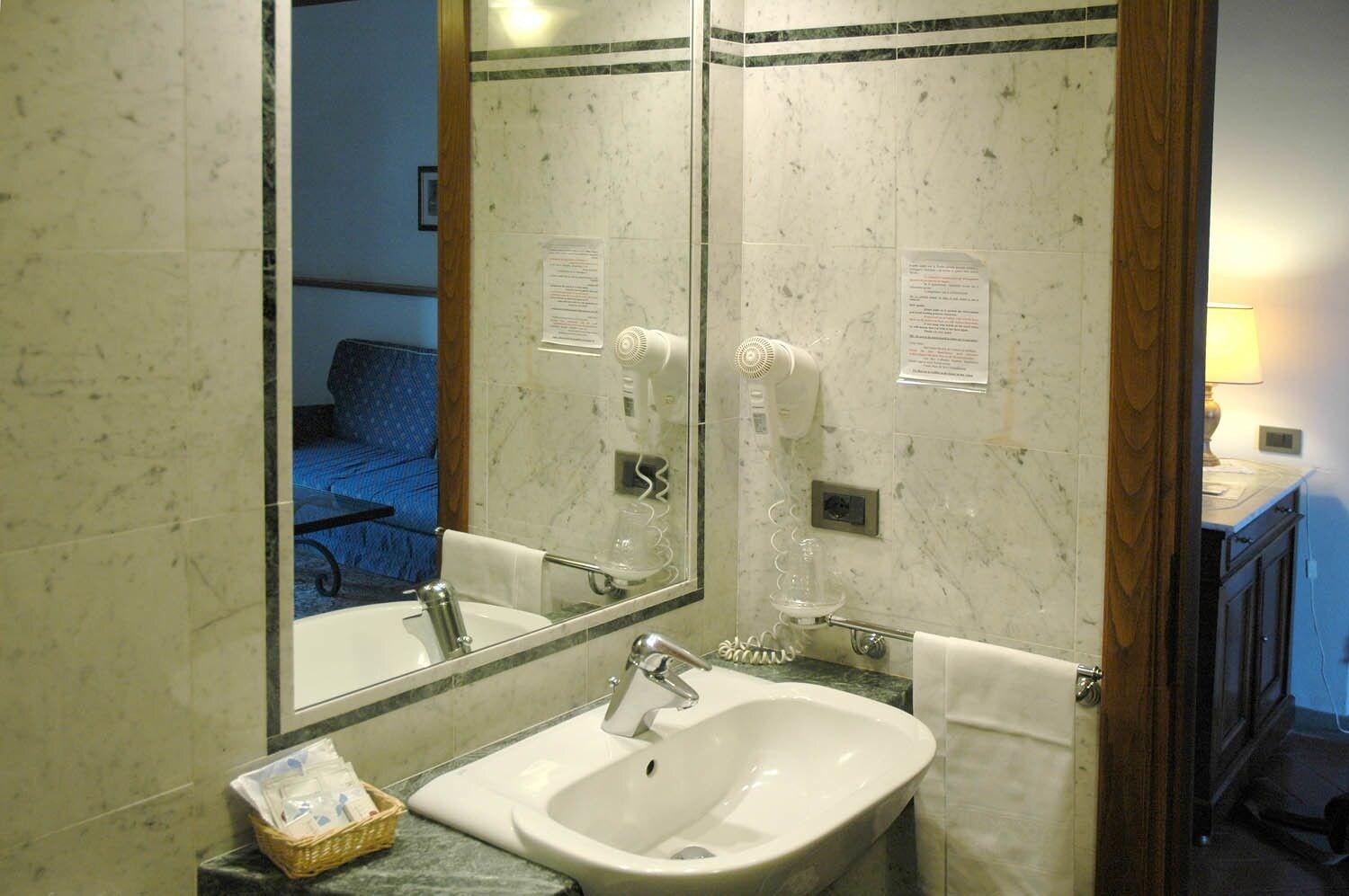 Hotel Palazzo Squarcialupi - La Castellina by null