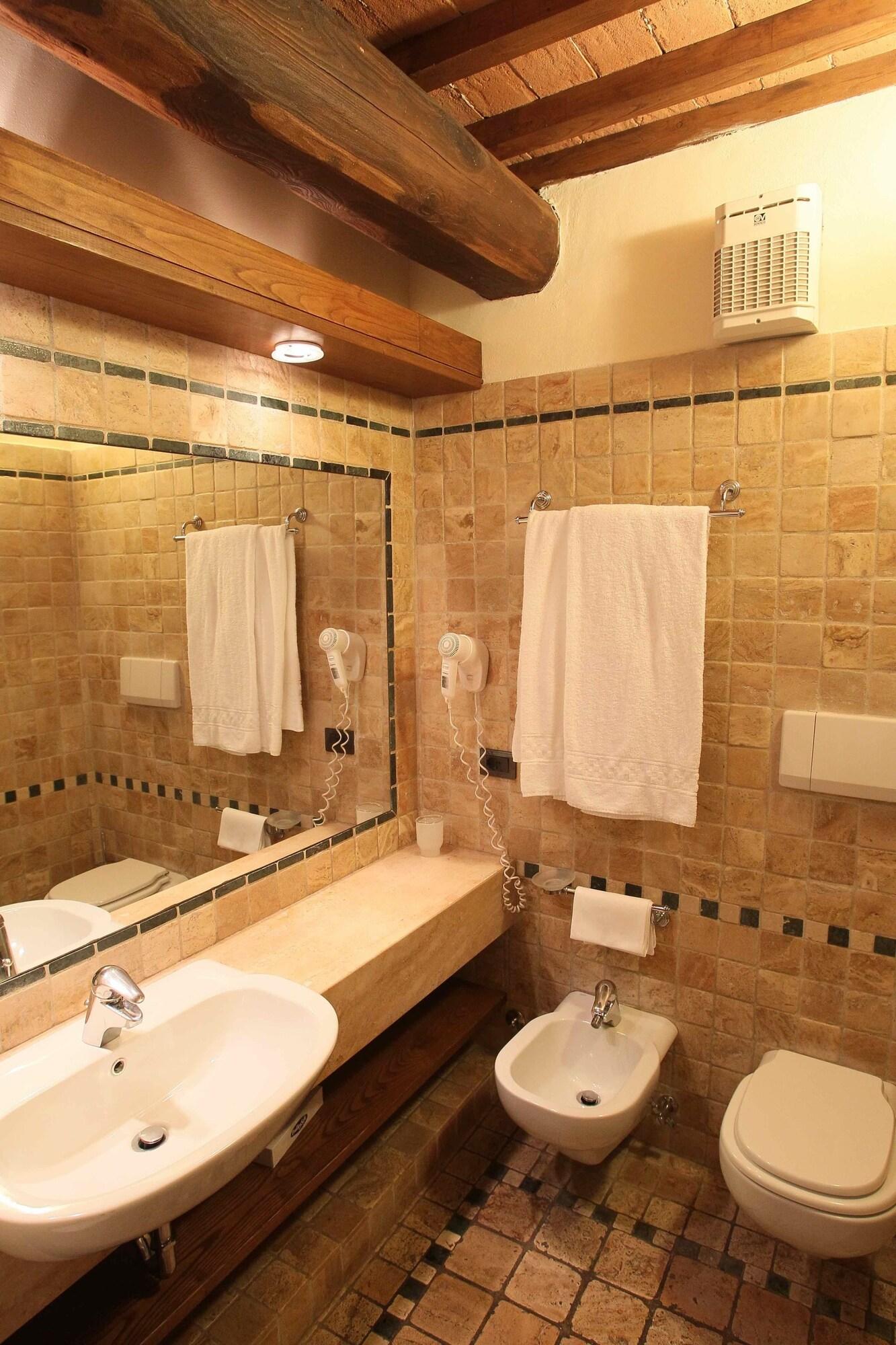 Hotel Palazzo Squarcialupi - La Castellina by null