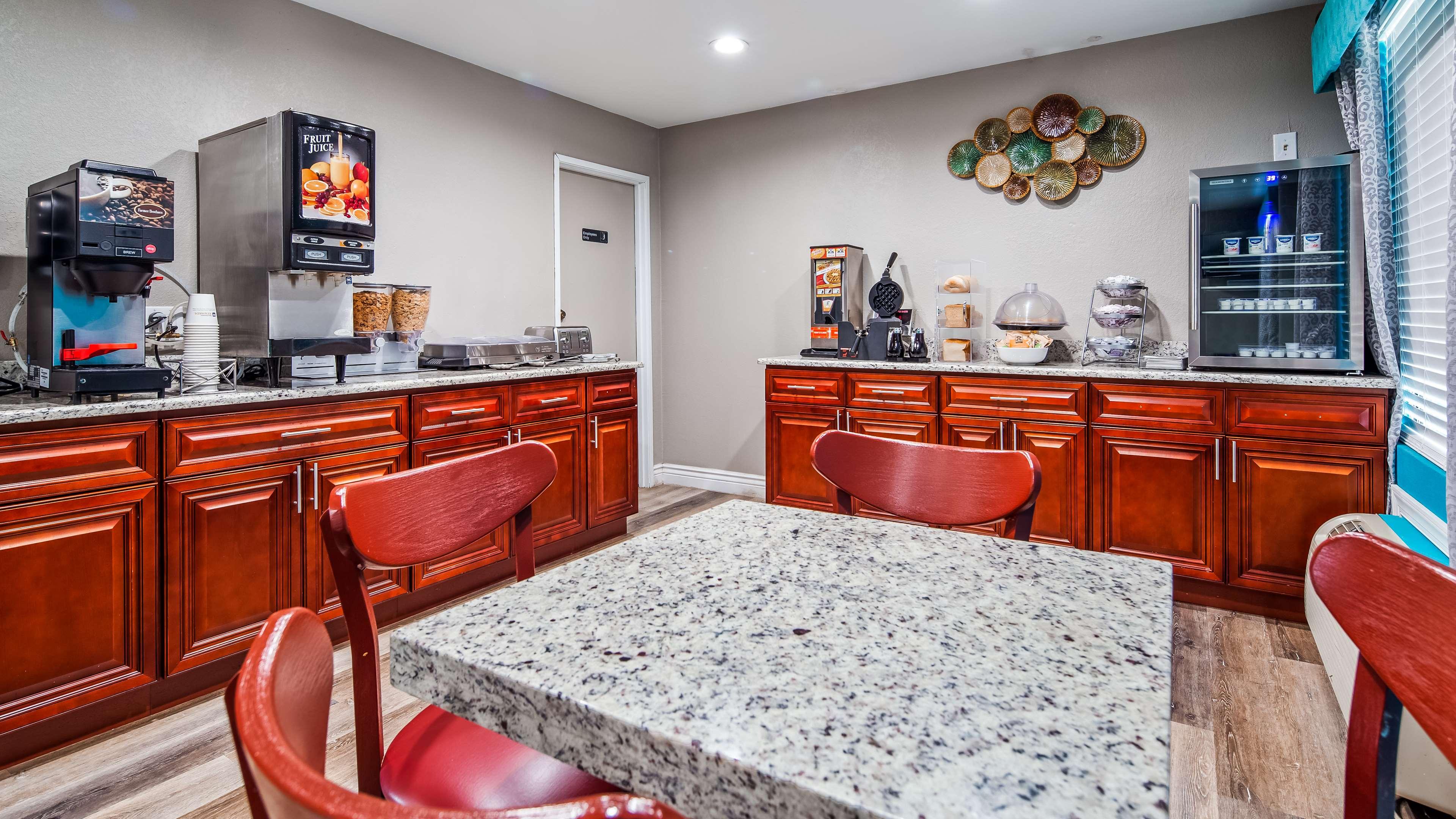Travelodge by Wyndham San Antonio Downtown NE