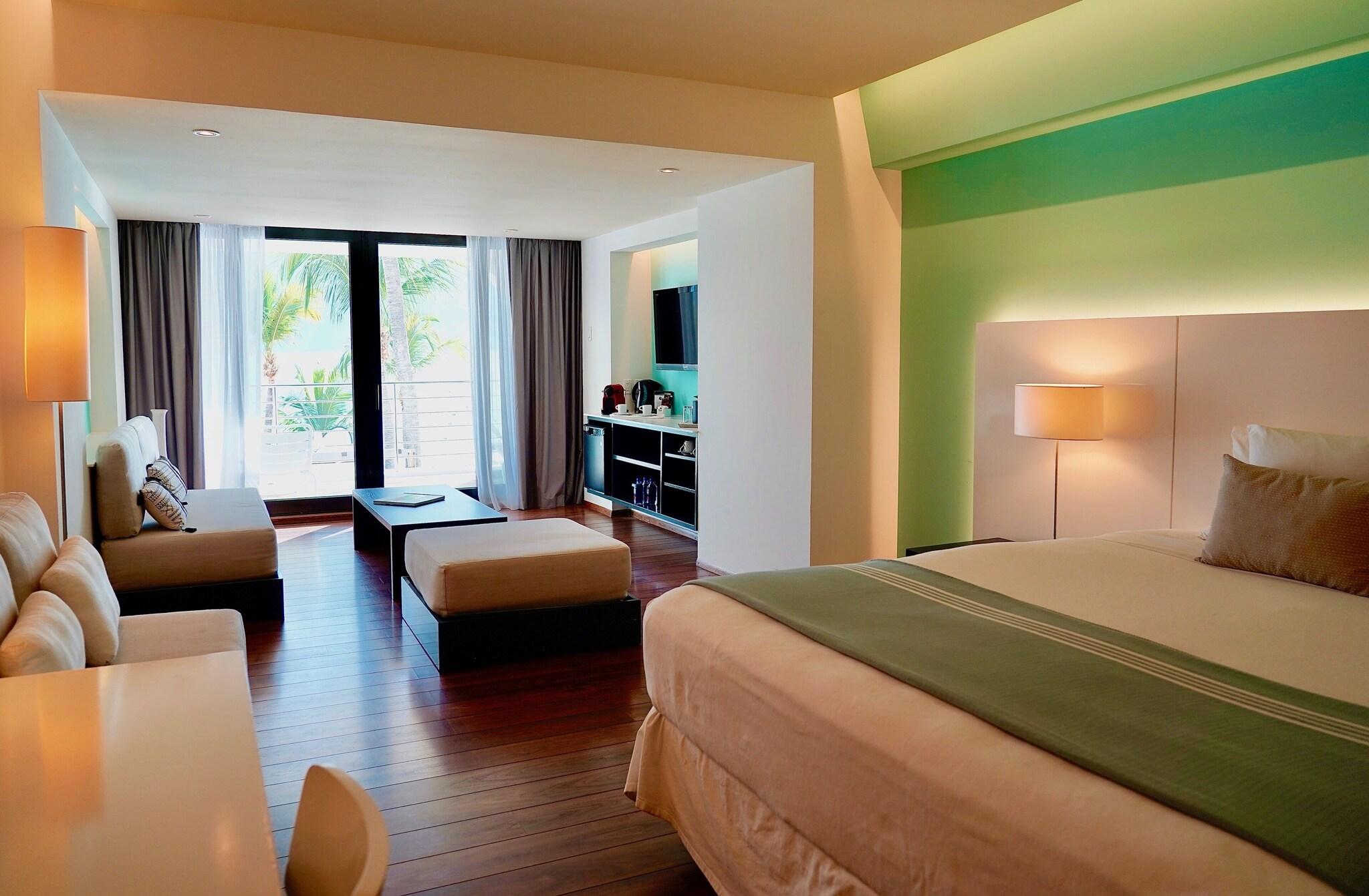Holland House Beach Hotel by null