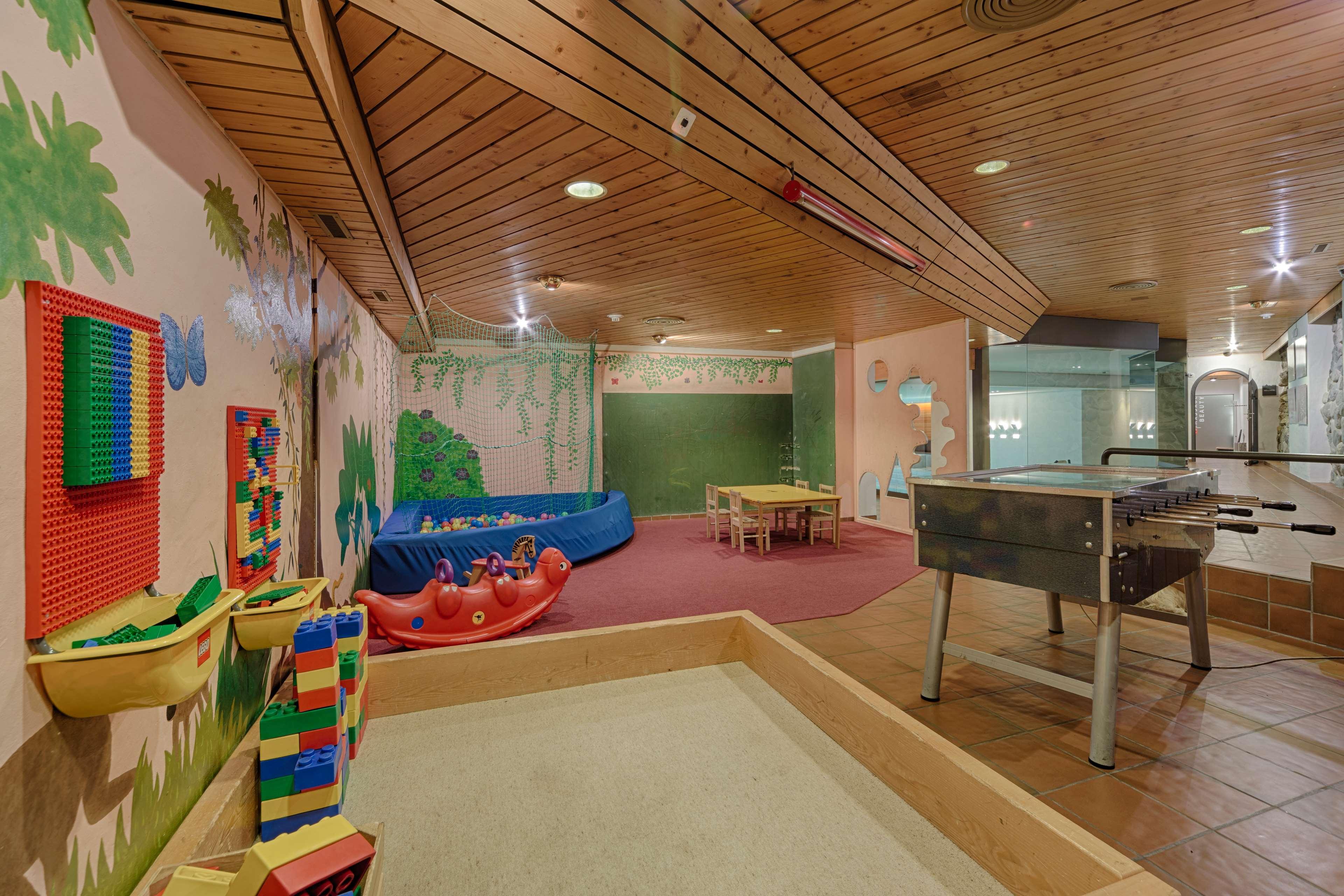 Bernerhof Gstaad by null