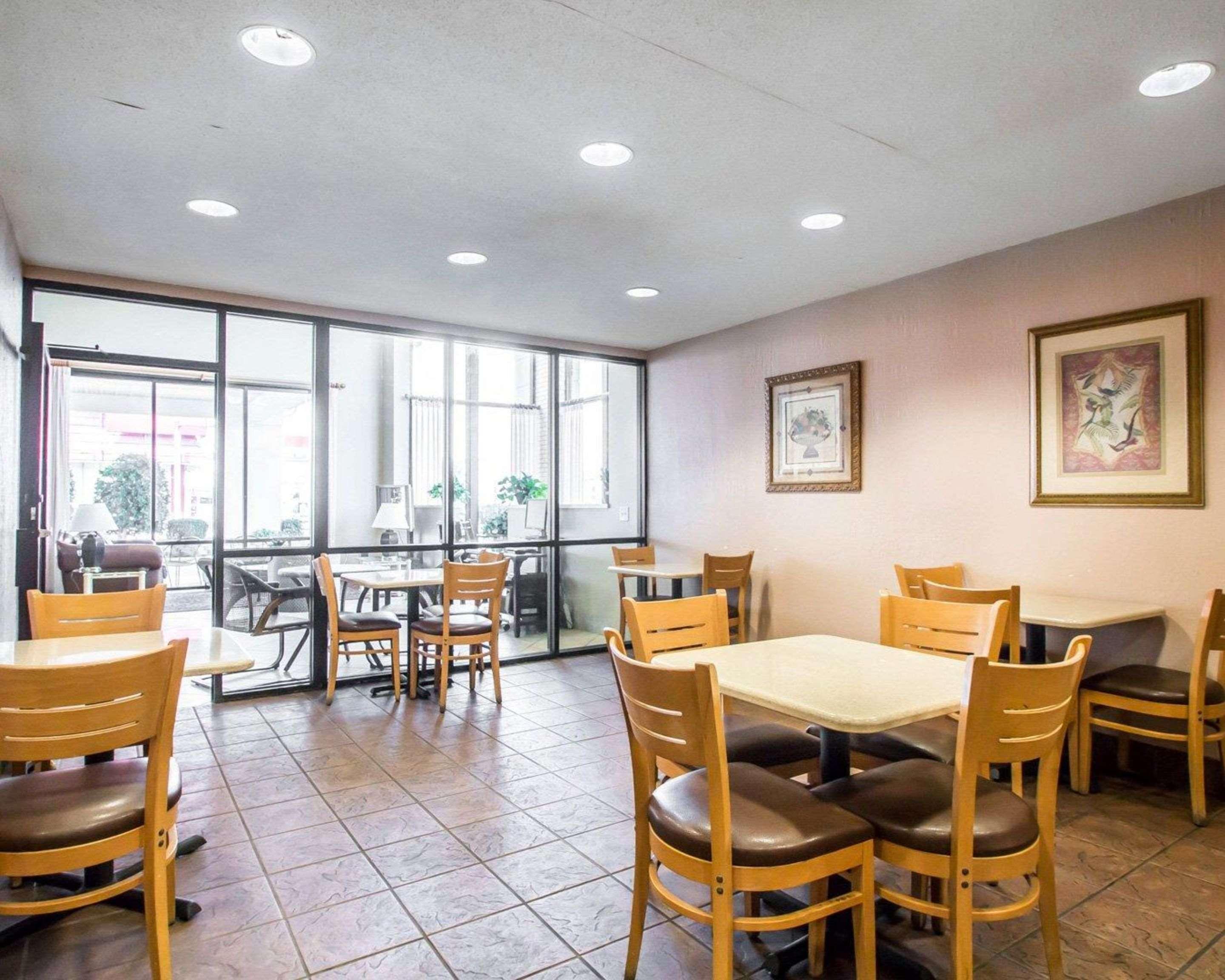 Econo Lodge Springfield I-44