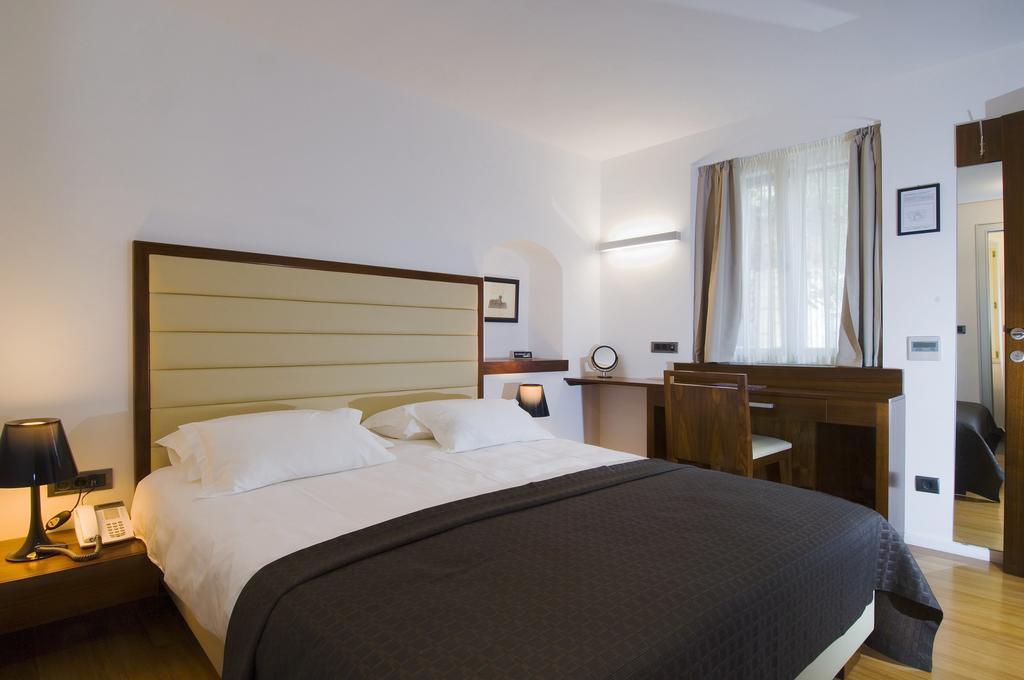 Hotel Vestibul Palace by null