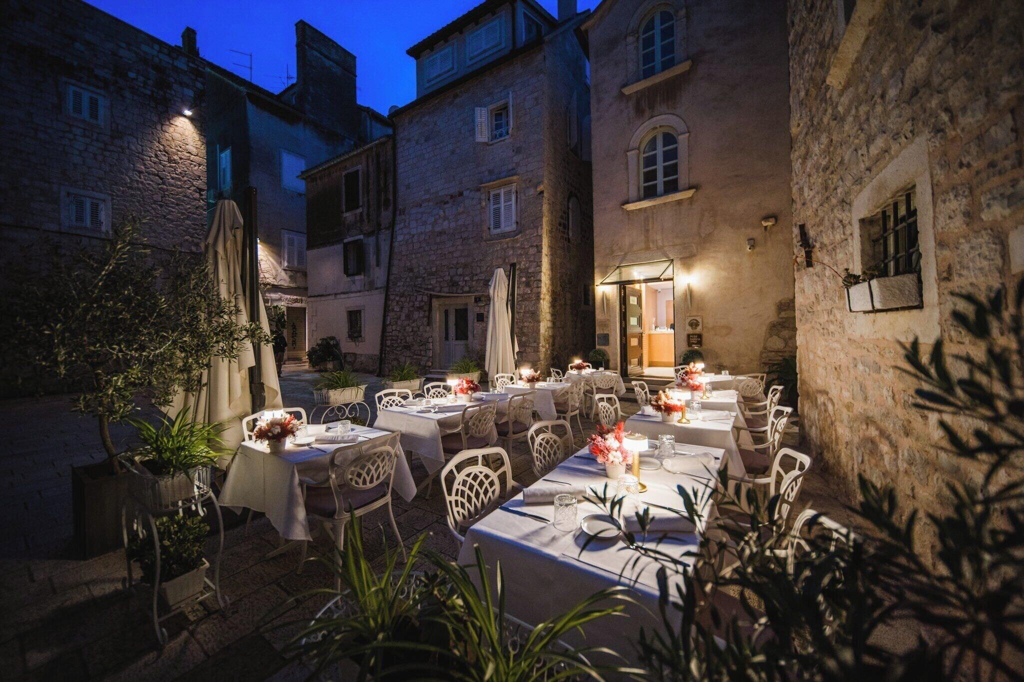 Vestibul Palace - фото