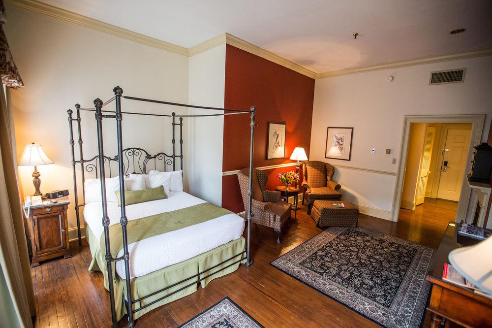 River Street Inn by null