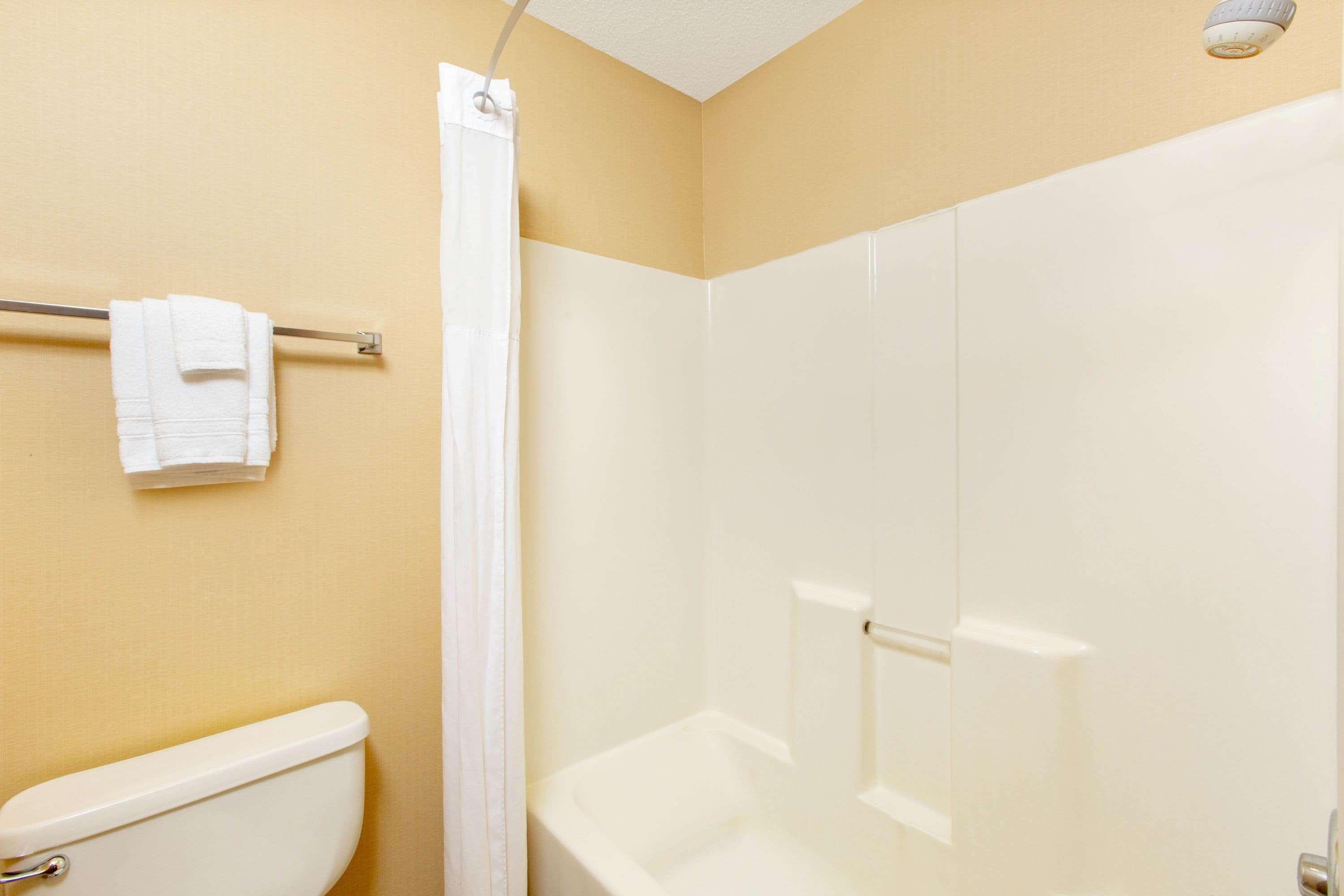 Days Inn By Wyndham Salina I-70