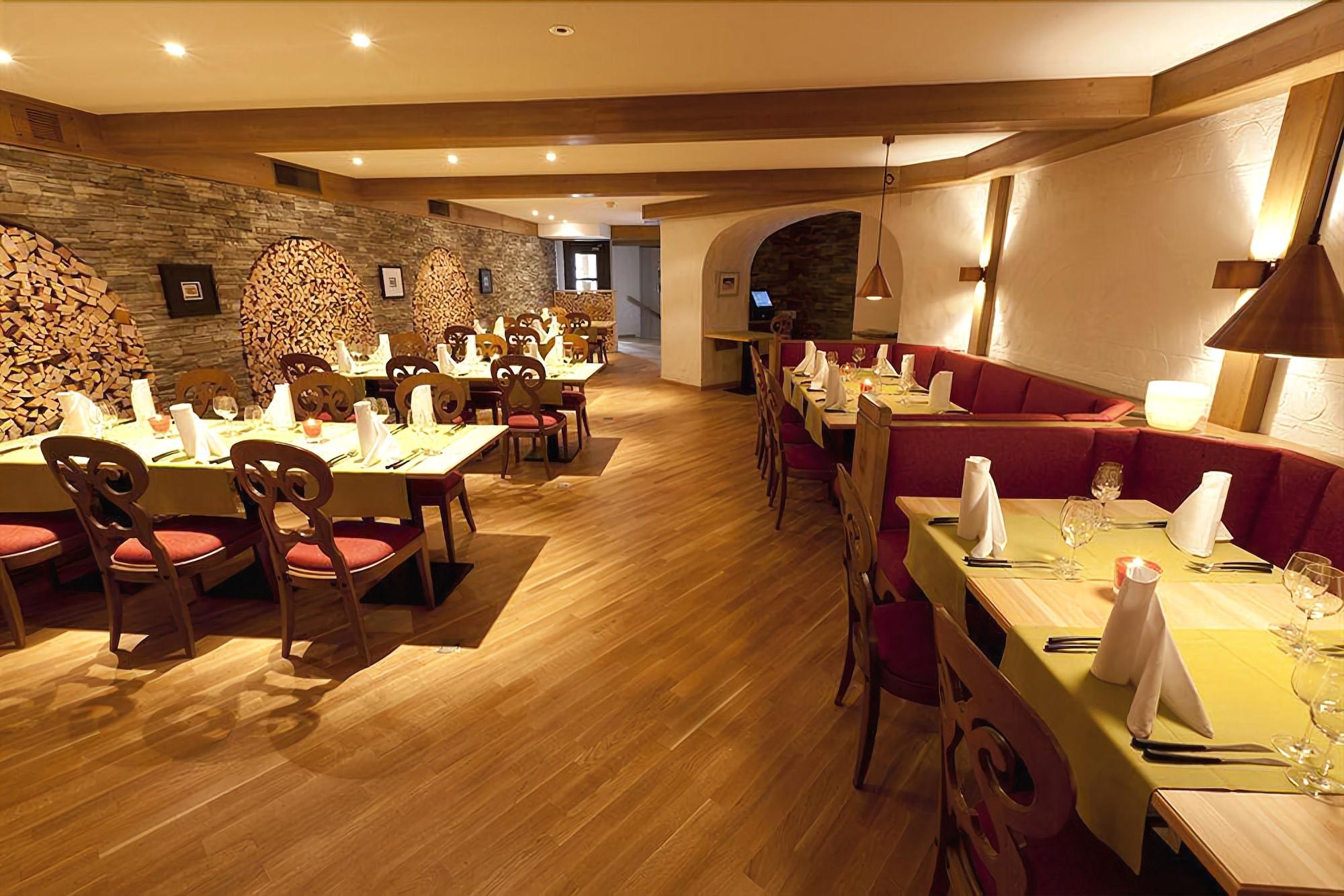 Hotel Restaurant Rosatsch by null