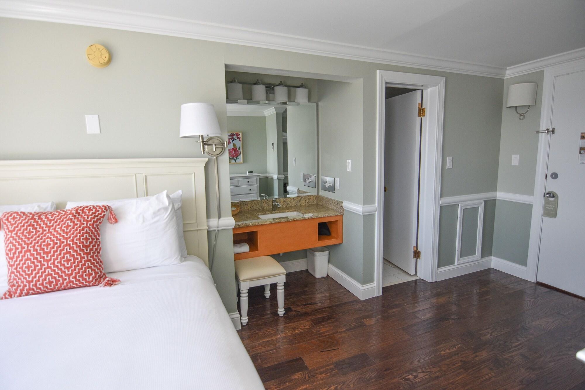 Island House Hotel by null