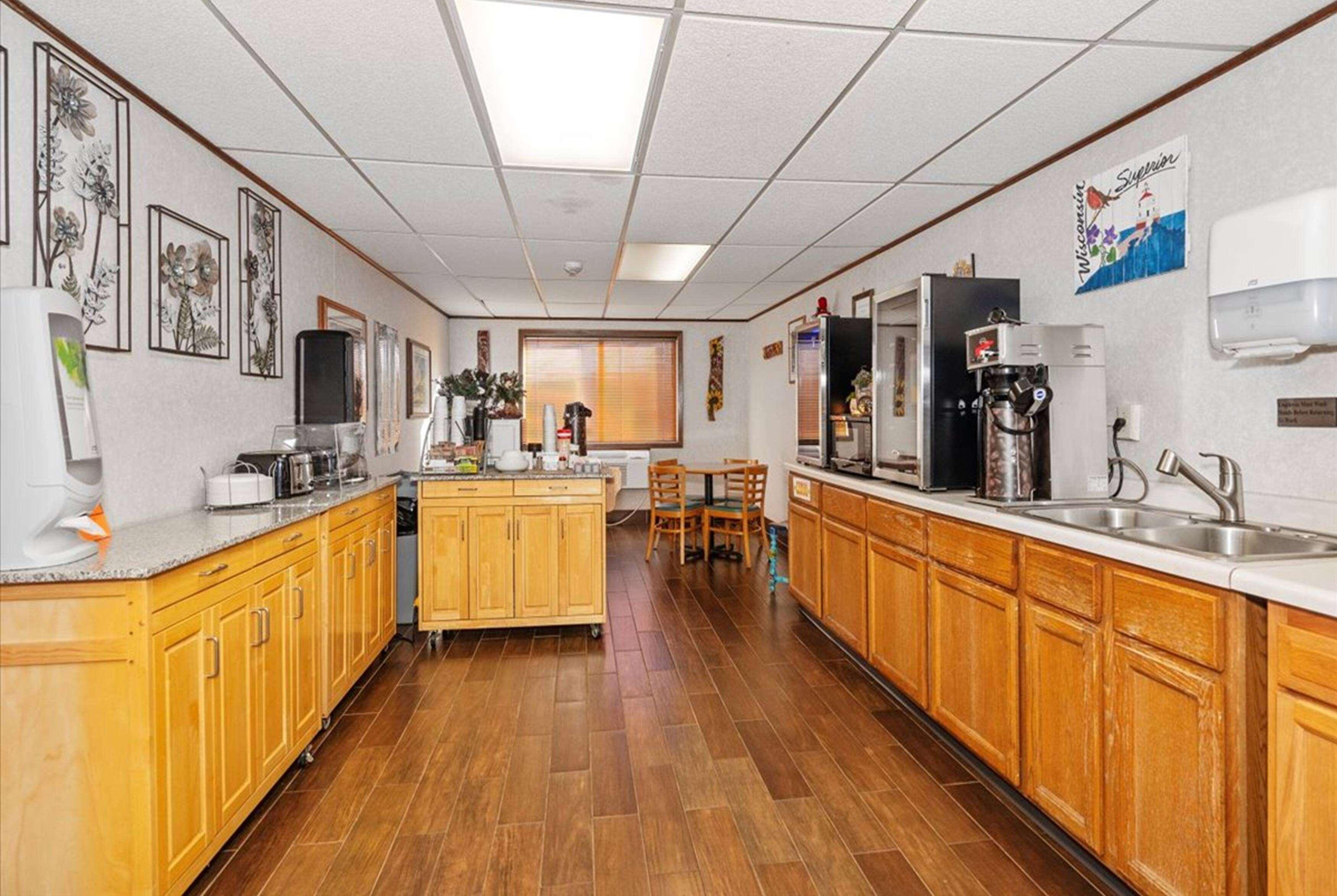 Super 8 by Wyndham Superior WI