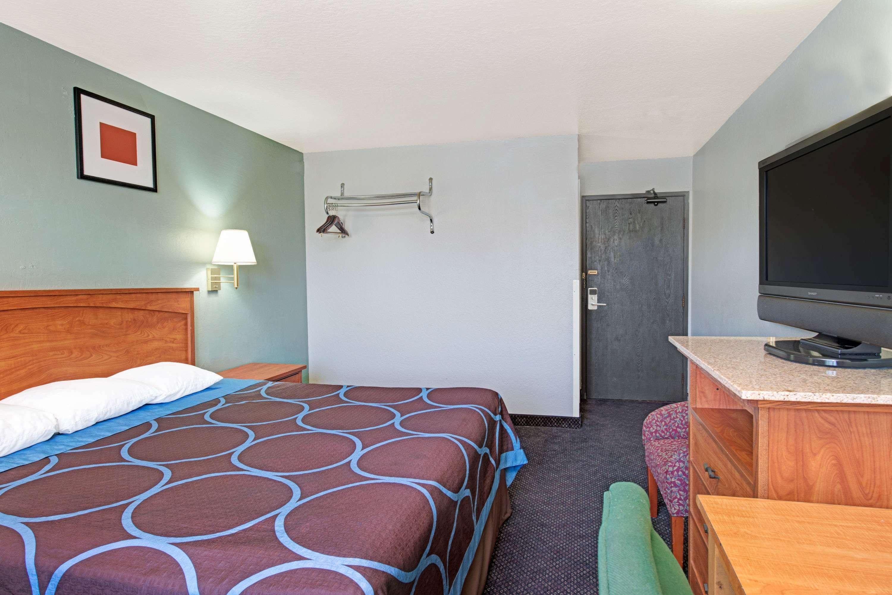 Super 8 By Wyndham Sacramento/Florin Rd