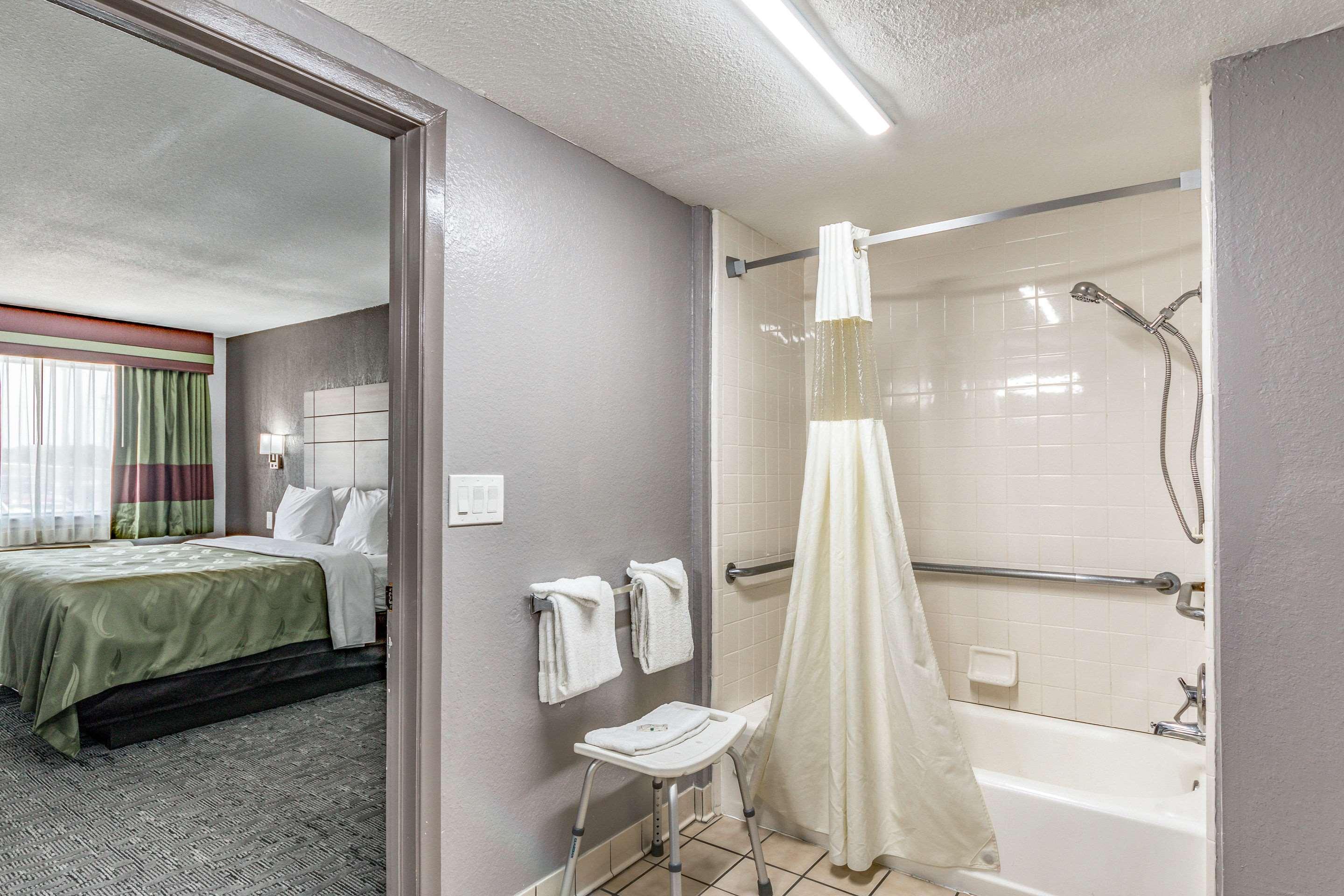 Quality Inn I-10 East Near Frost Bank Center