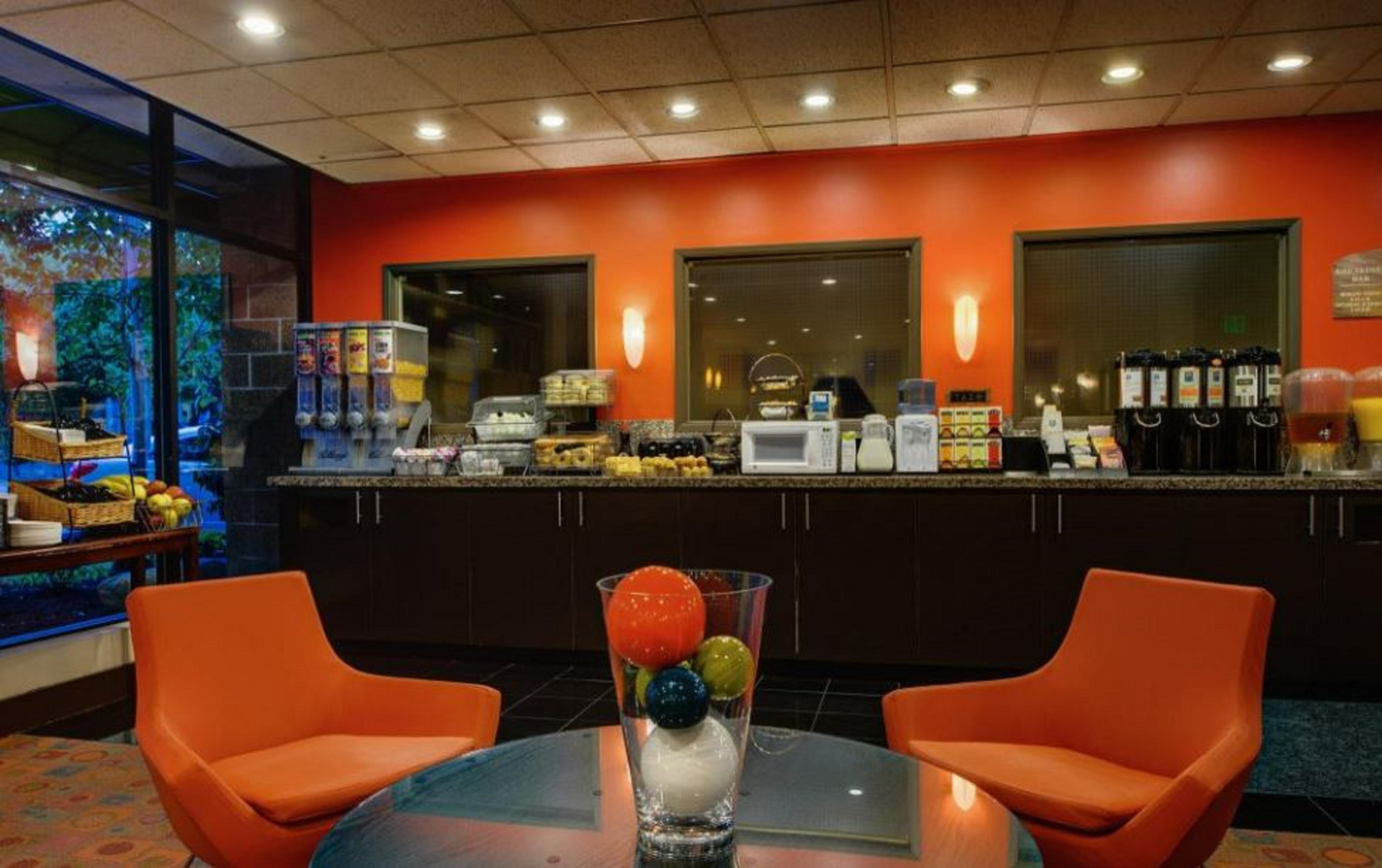 Staypineapple, University Inn, University District