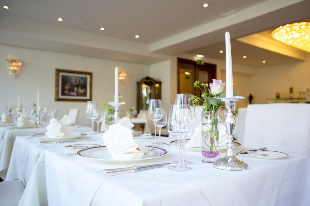 Hotel Schloss Mönchstein by null