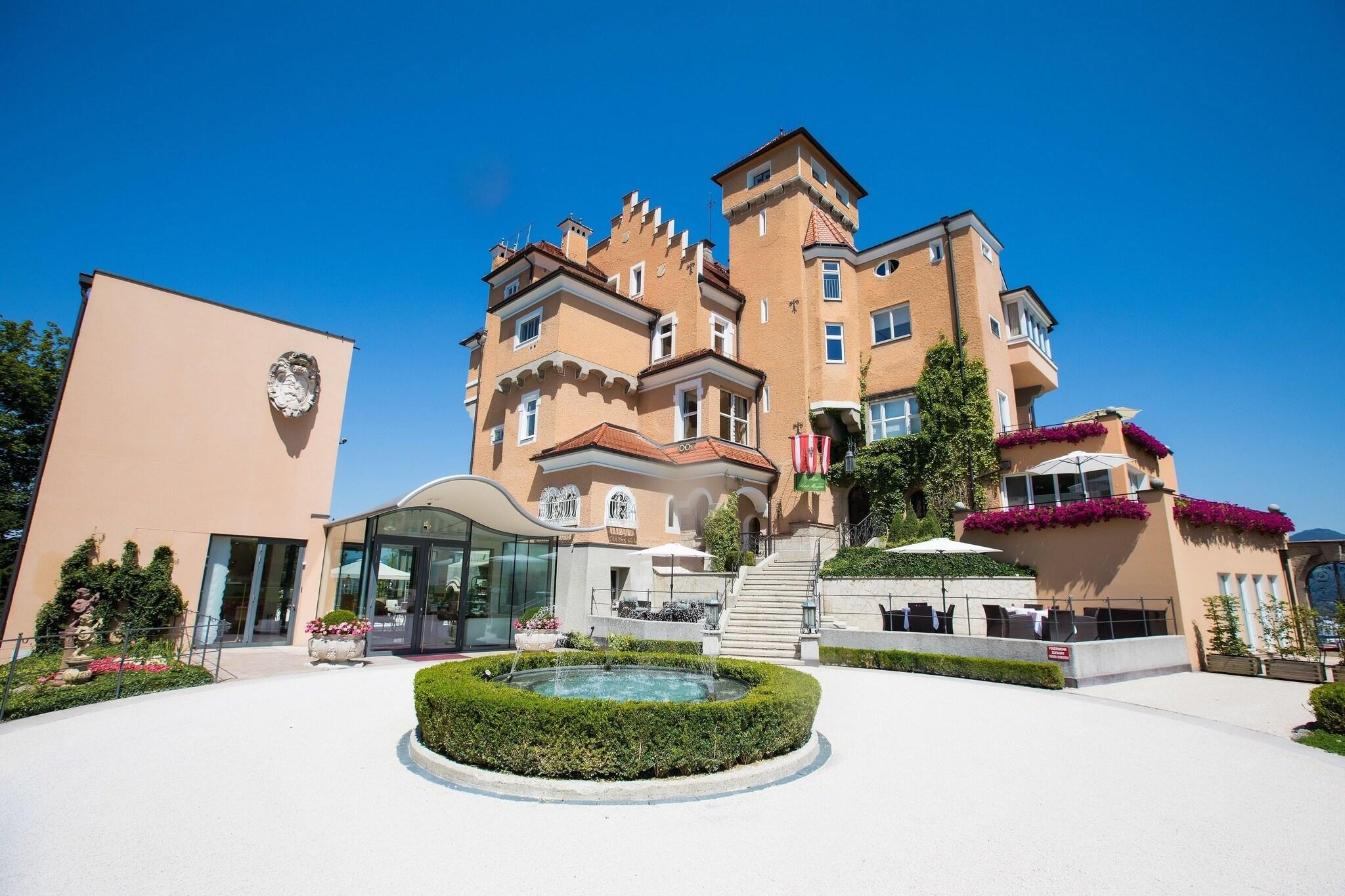 Hotel Schloss Mönchstein by null