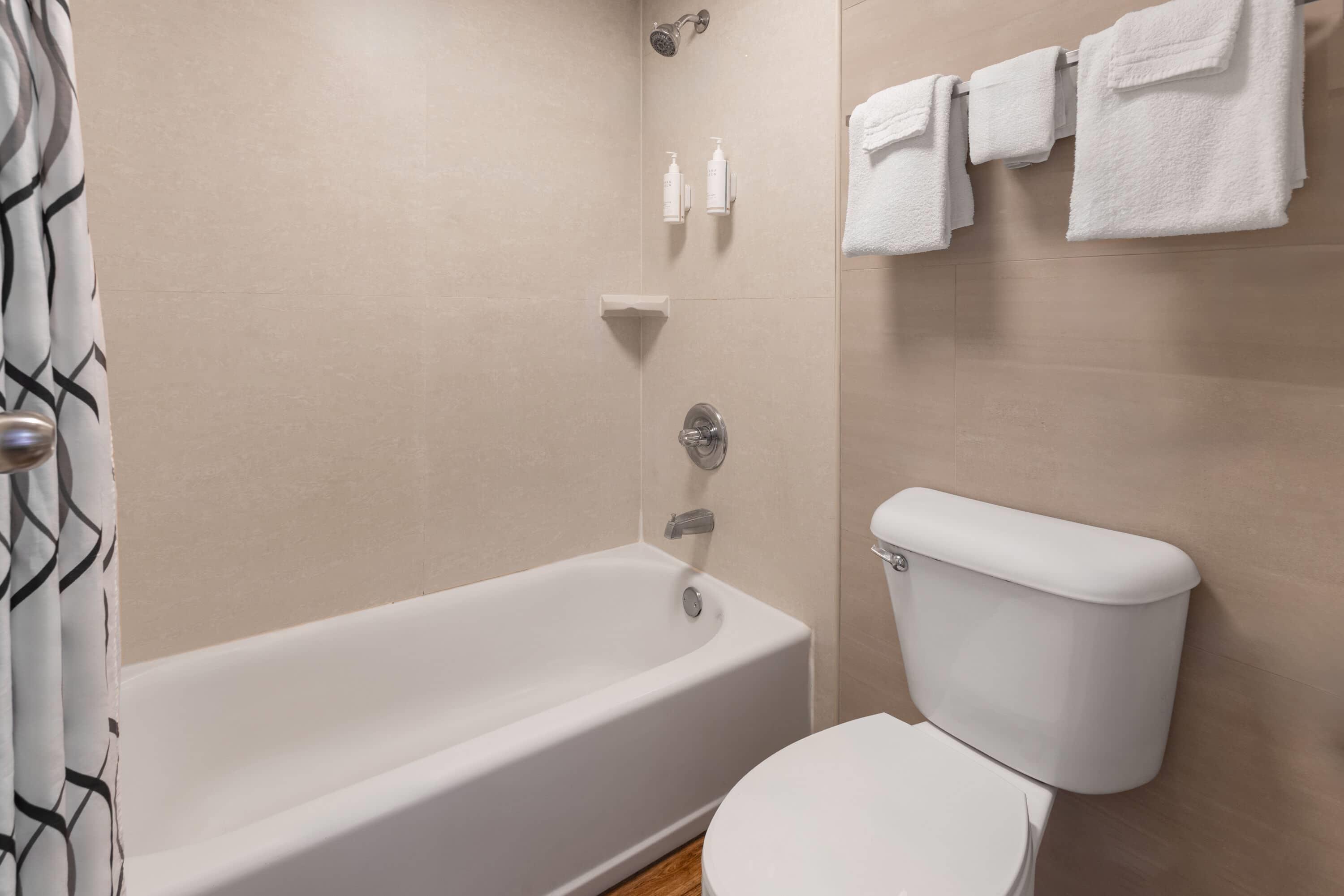 Howard Johnson by Wyndham Savannah GA