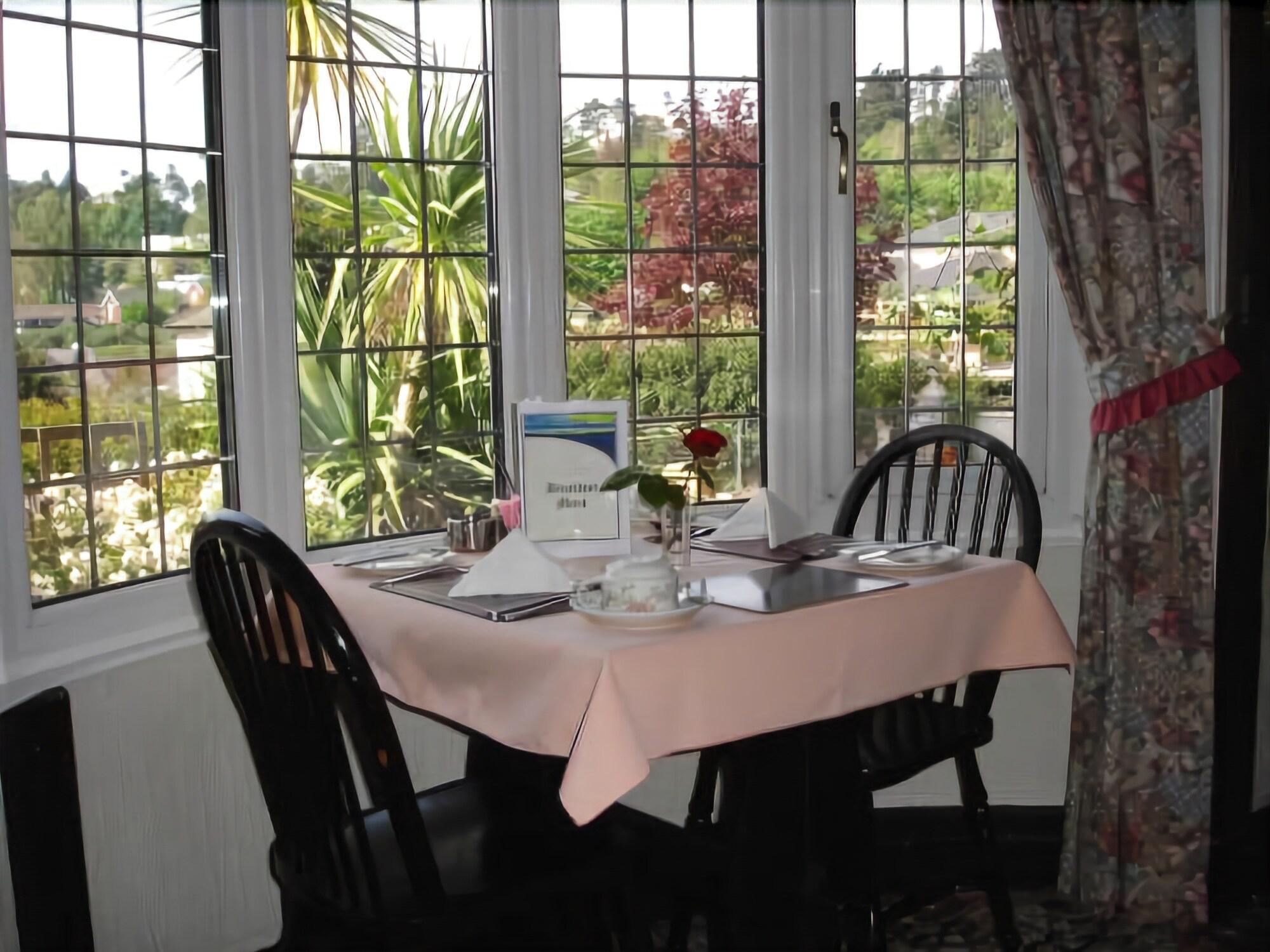 Burleigh House - Guest house