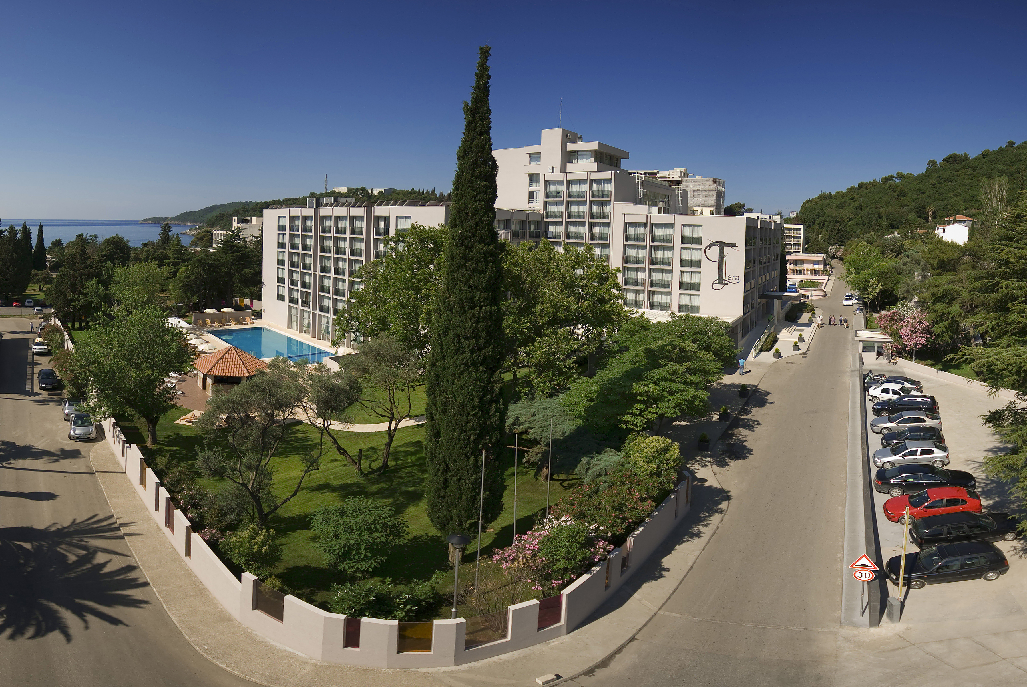 Hotel Tara by null