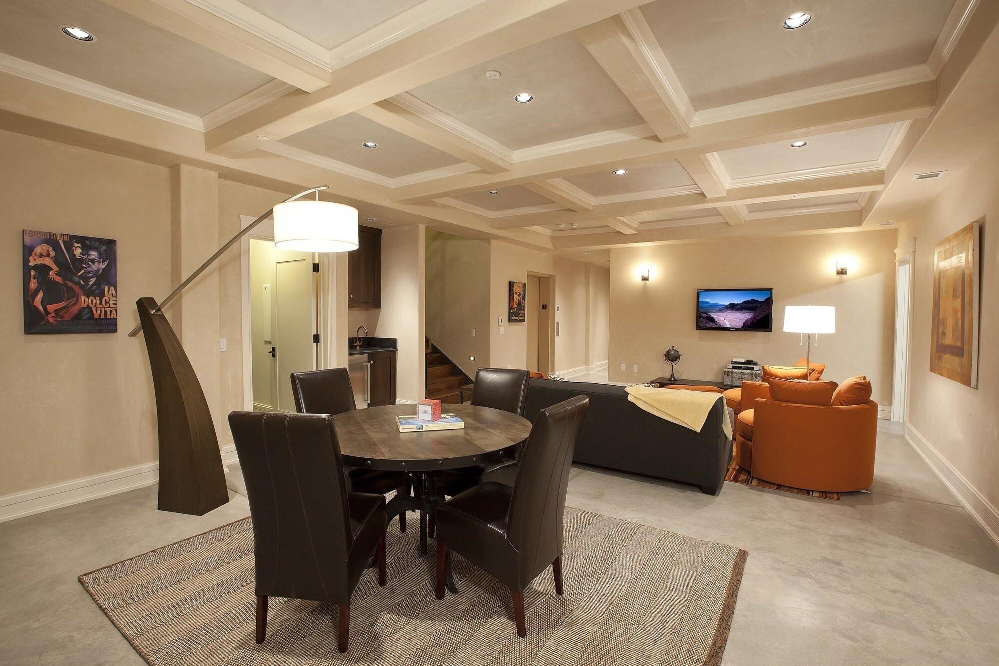 Element 52, Auberge Collection by null