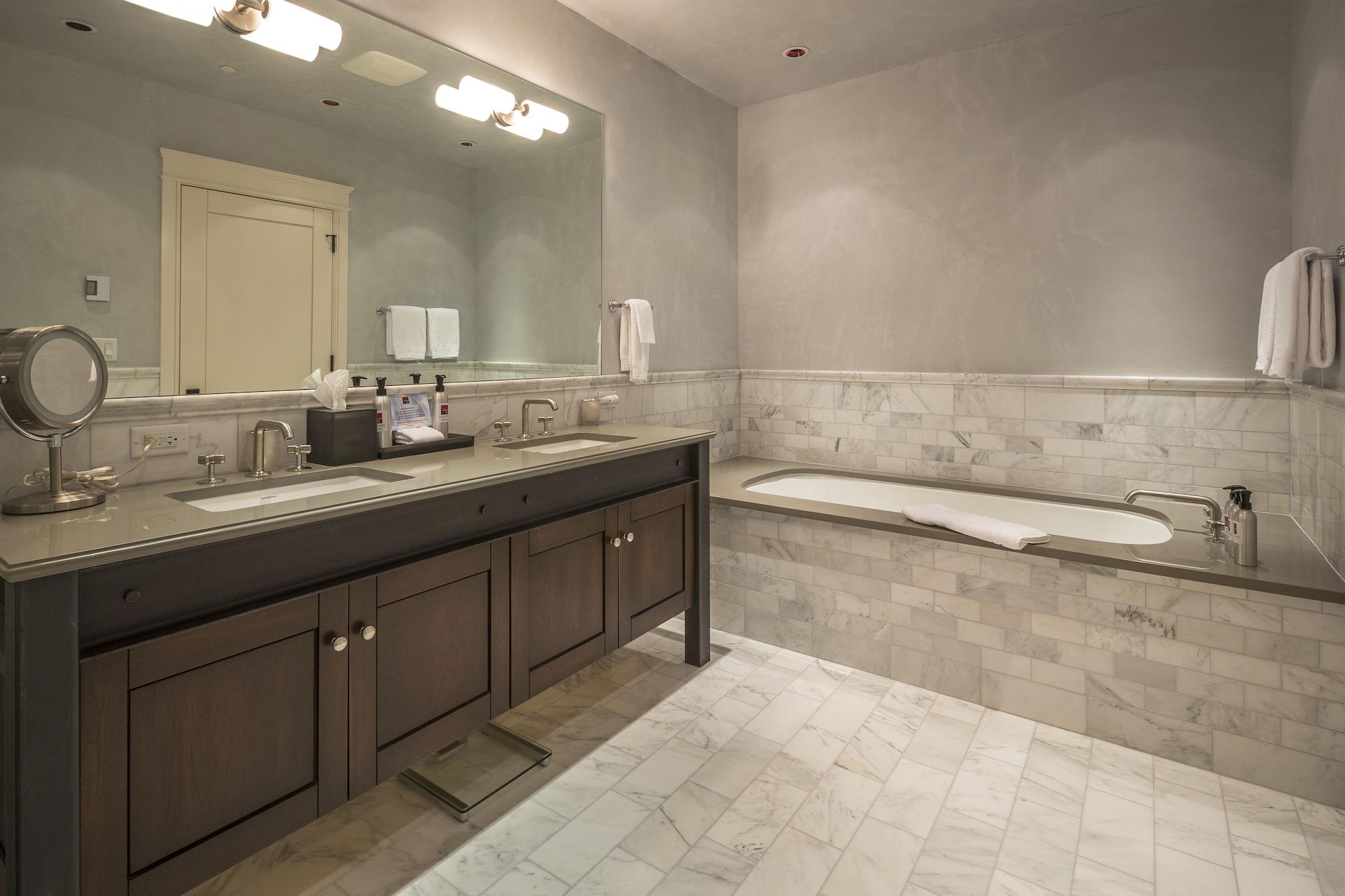 Element 52, Auberge Collection by null