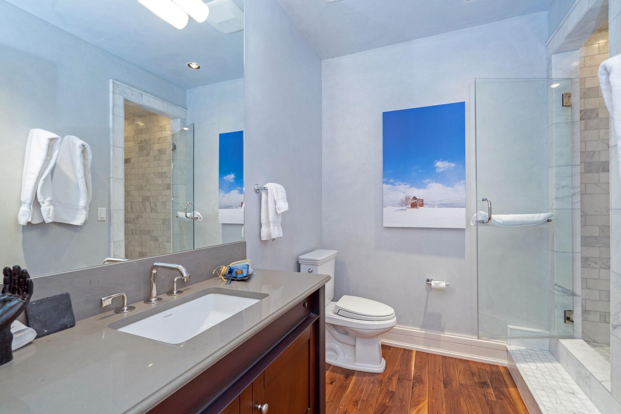 Element 52, Auberge Collection by null