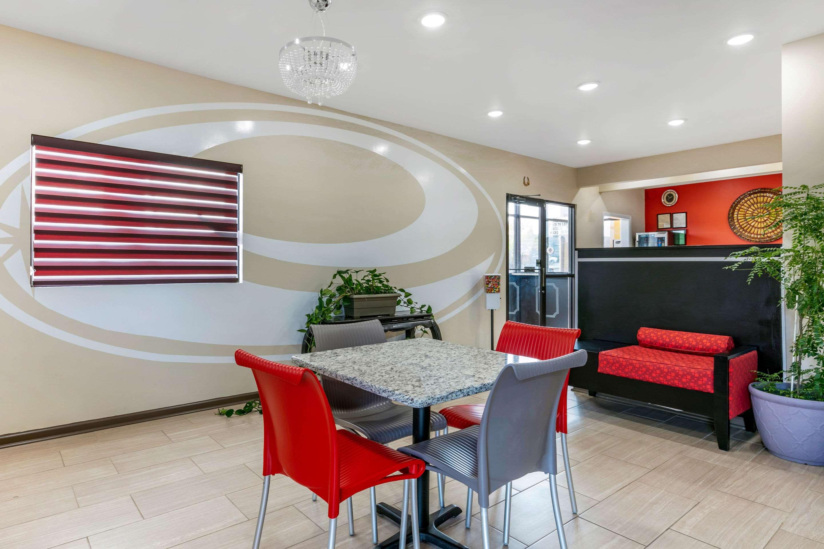 Econo Lodge - Northport