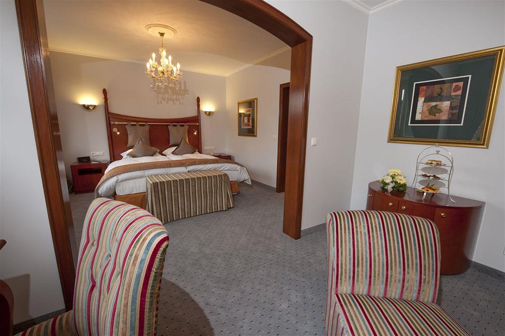 Parkhotel Adler by null
