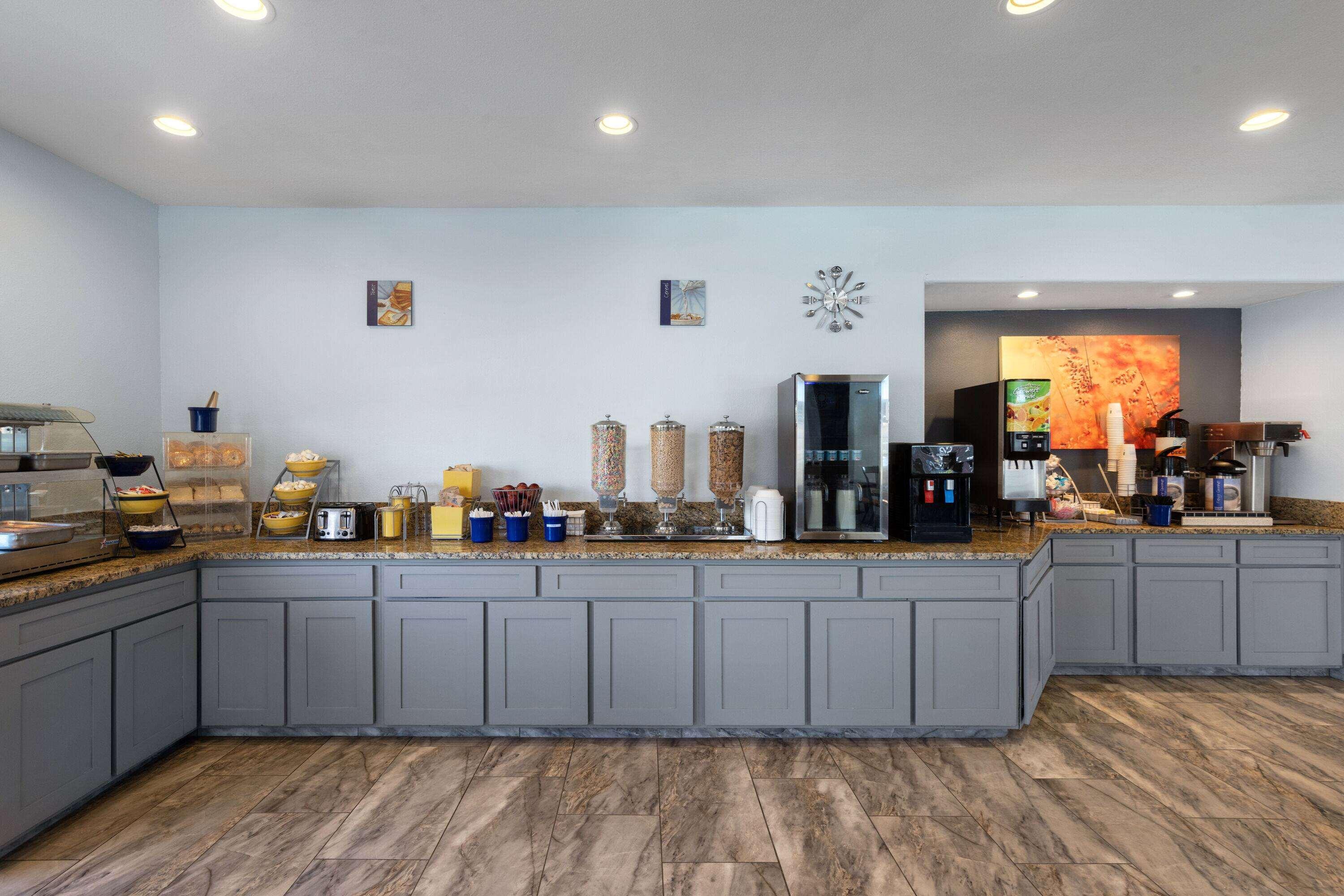 Days Inn & Suites By Wyndham Tucson/Marana