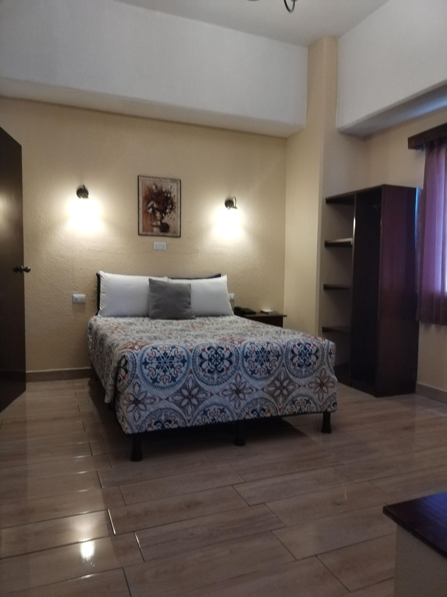 Hotel Sevilla by null