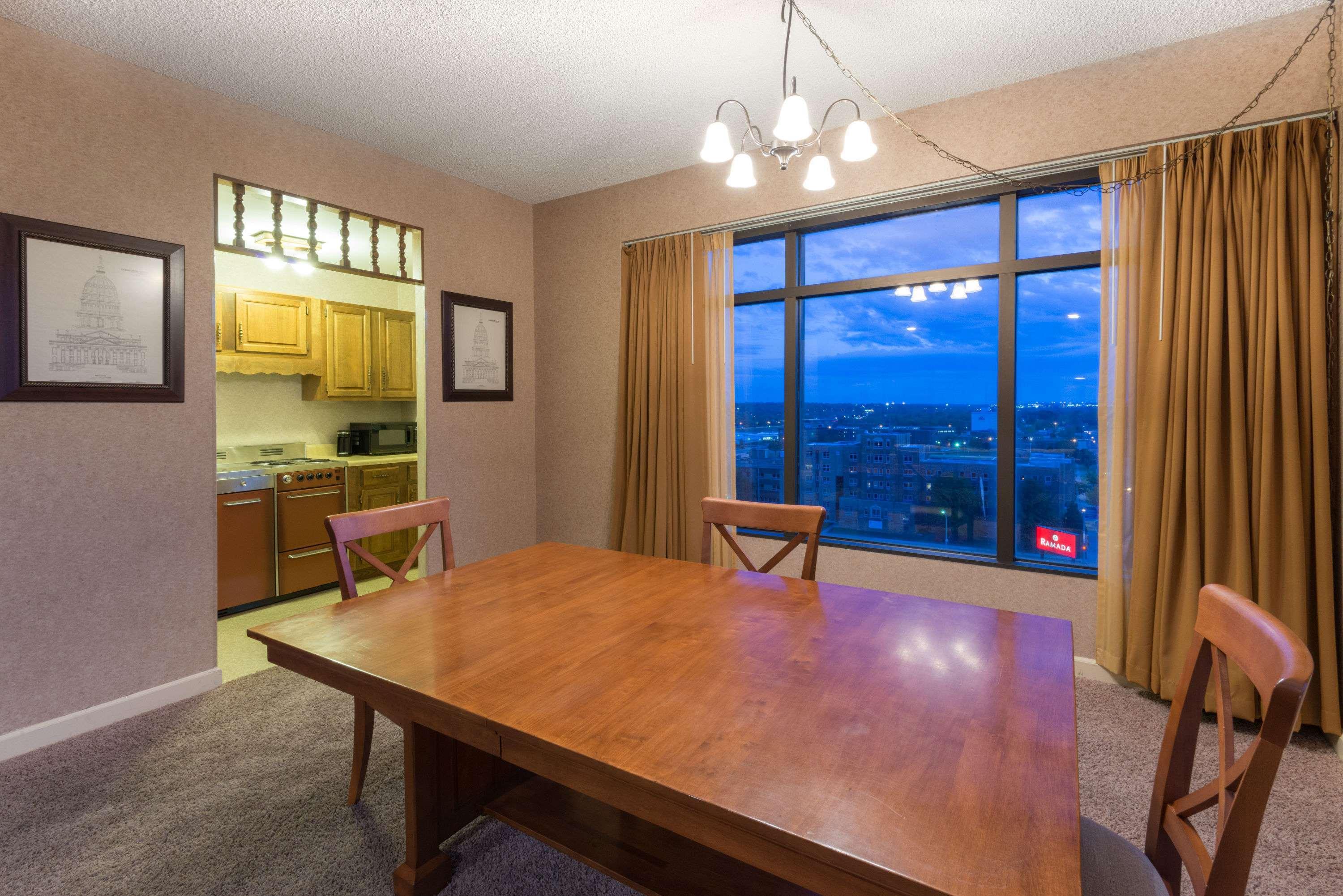 Ramada Convention Centr by Wyndham Topeka Downtown