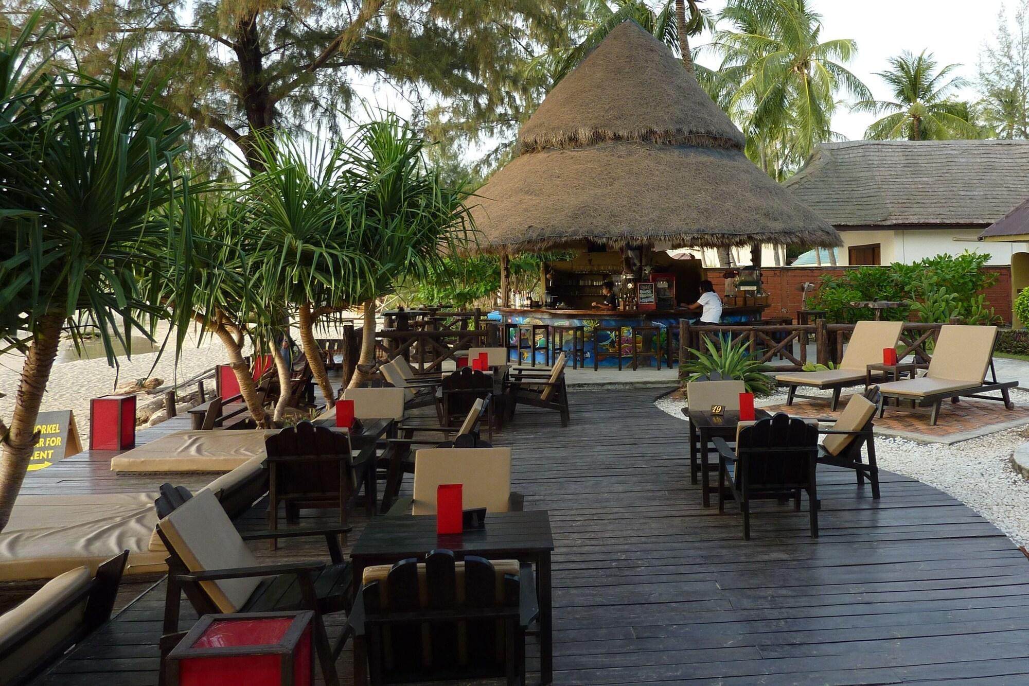 Lanta Castaway Beach Resort