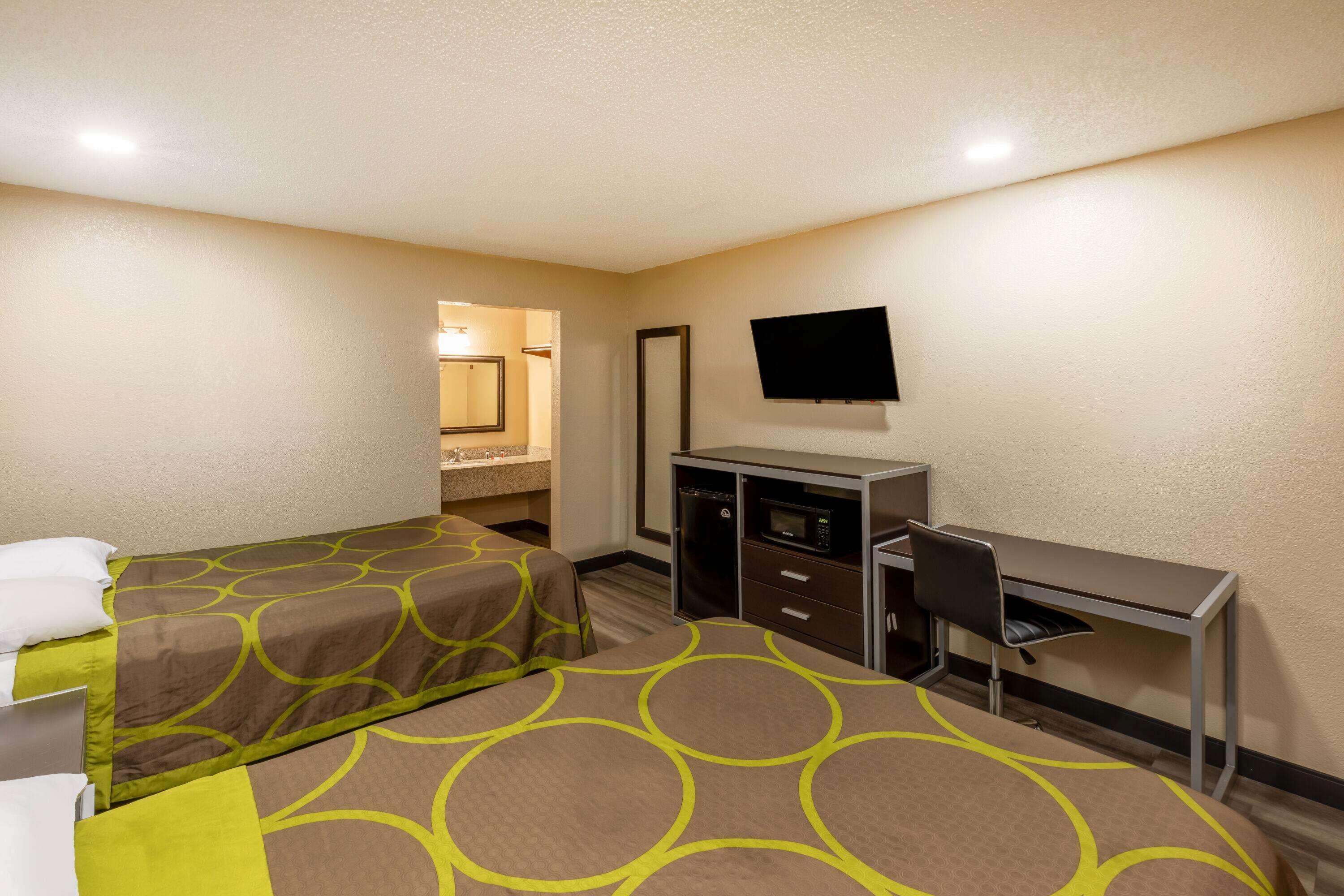 Super 8 by Wyndham Tulsa/Arpt/St Fairgrounds