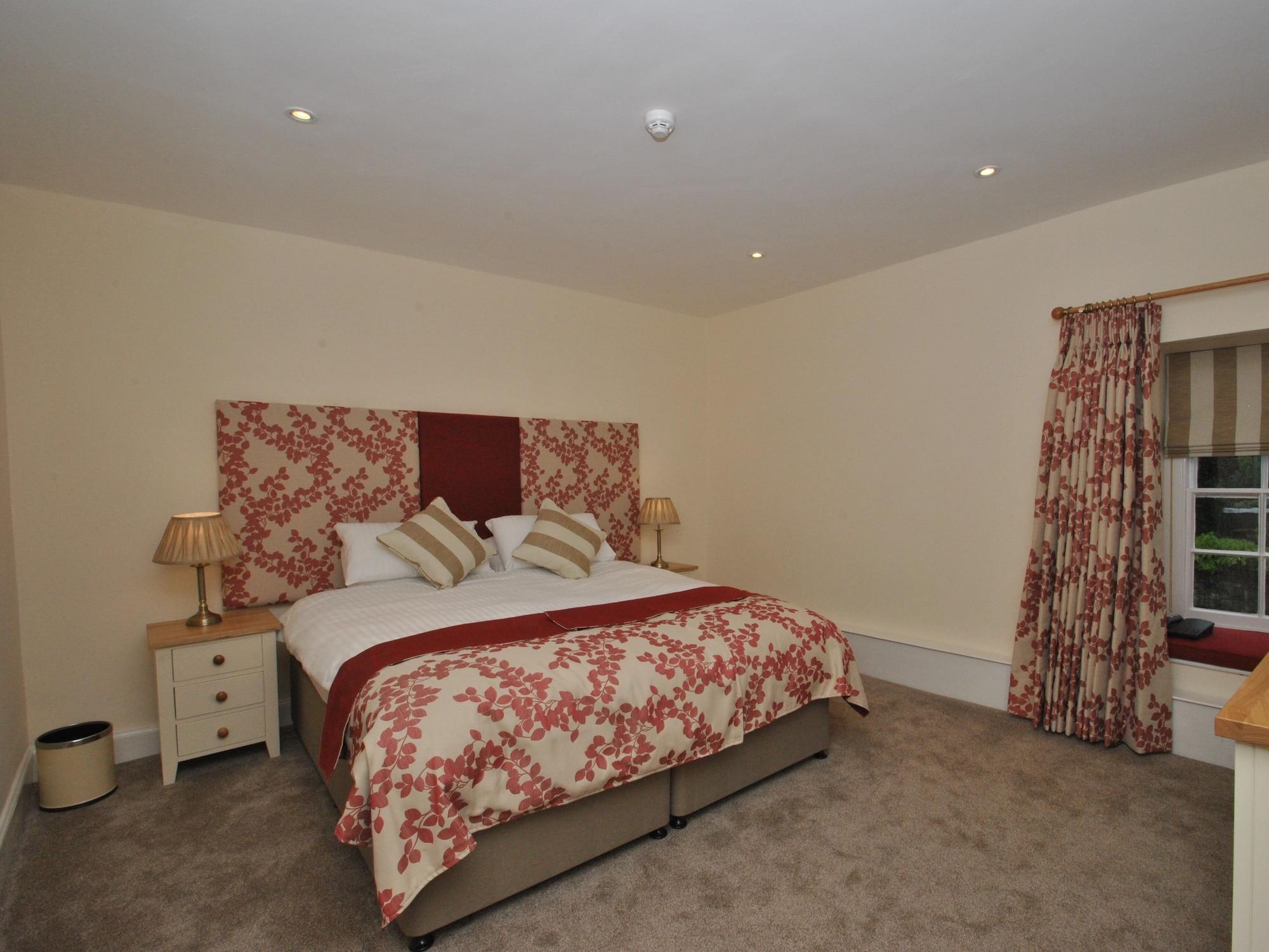 The Hood Arms Hotel