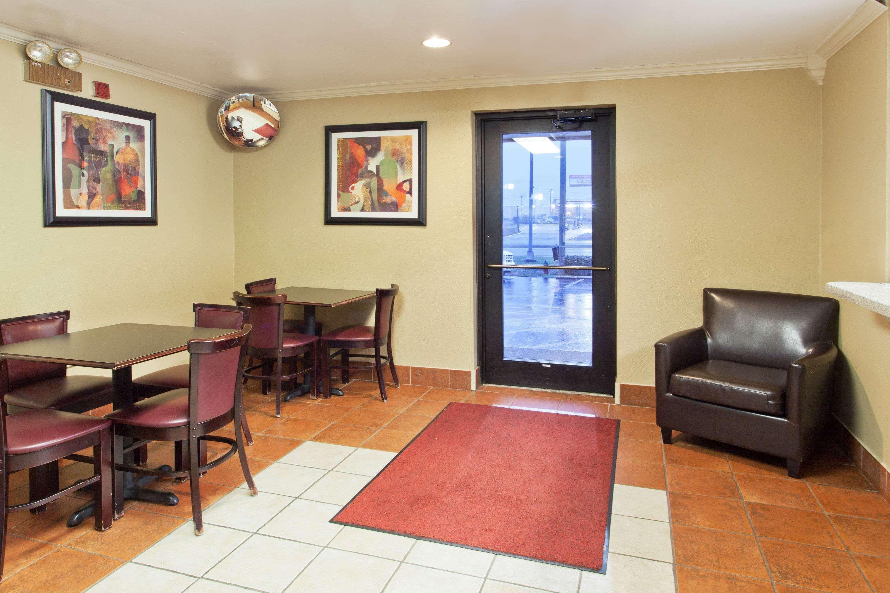 Super 8 By Wyndham Tuscaloosa