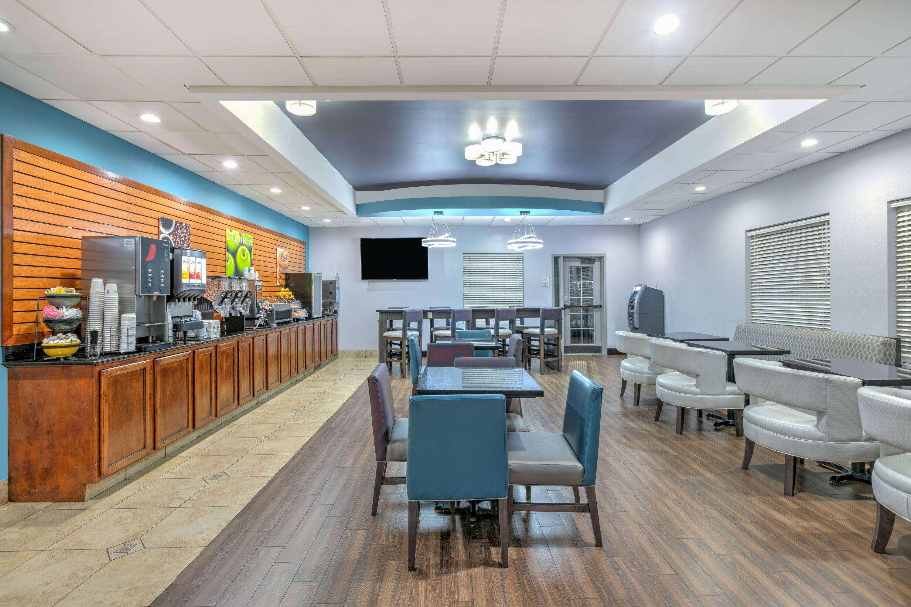 La Quinta Inn & Suites Tulsa Airport / Expo Square