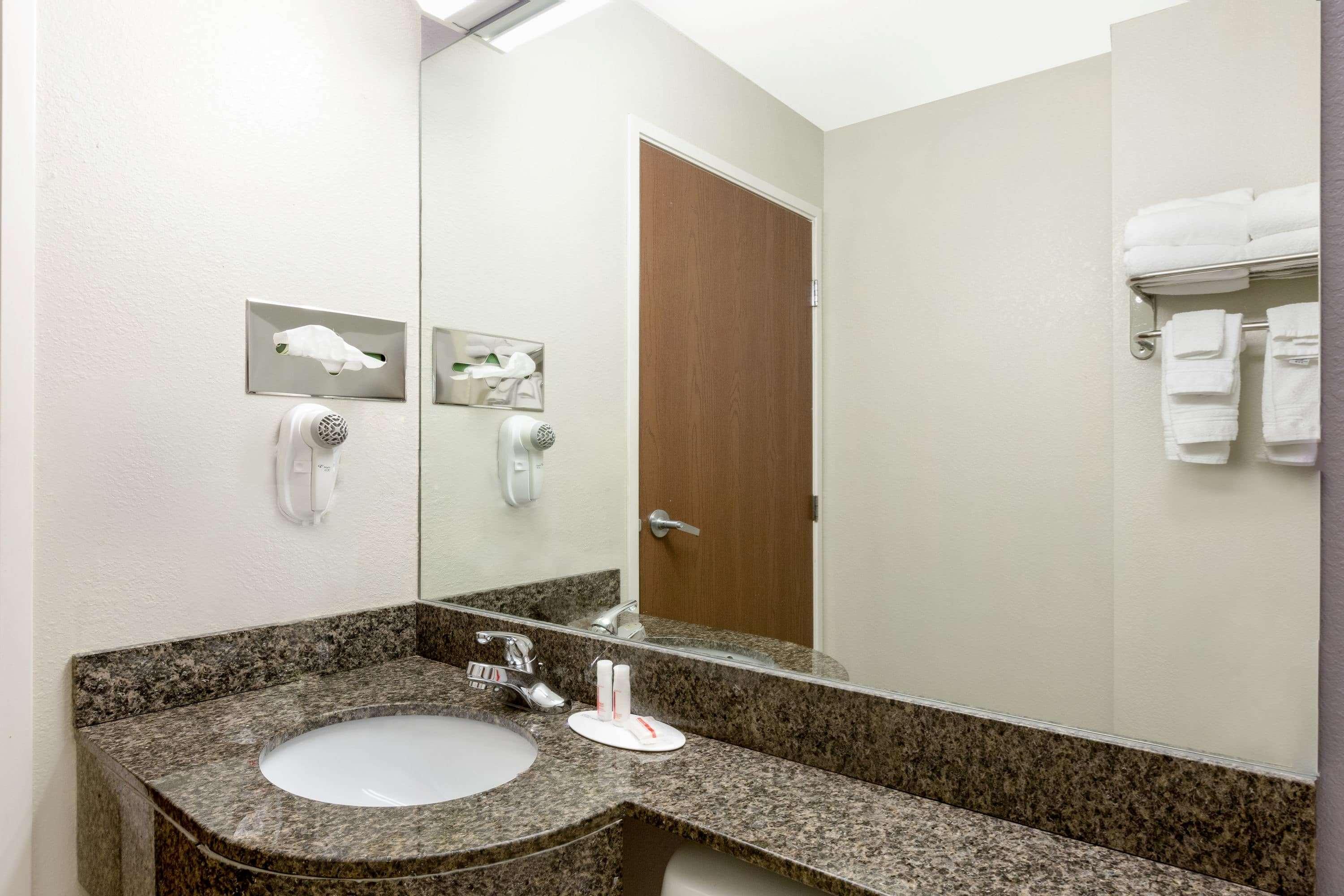 Microtel Inn & Suites By Wyndham Tuscaloosa Near