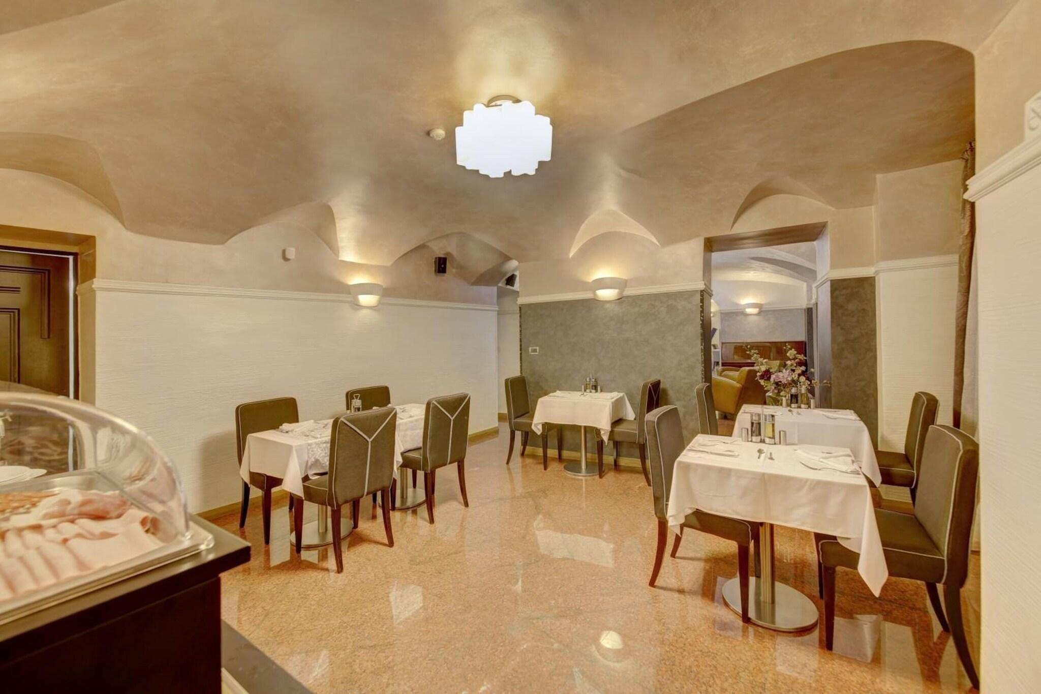 Hotel Vardar by null